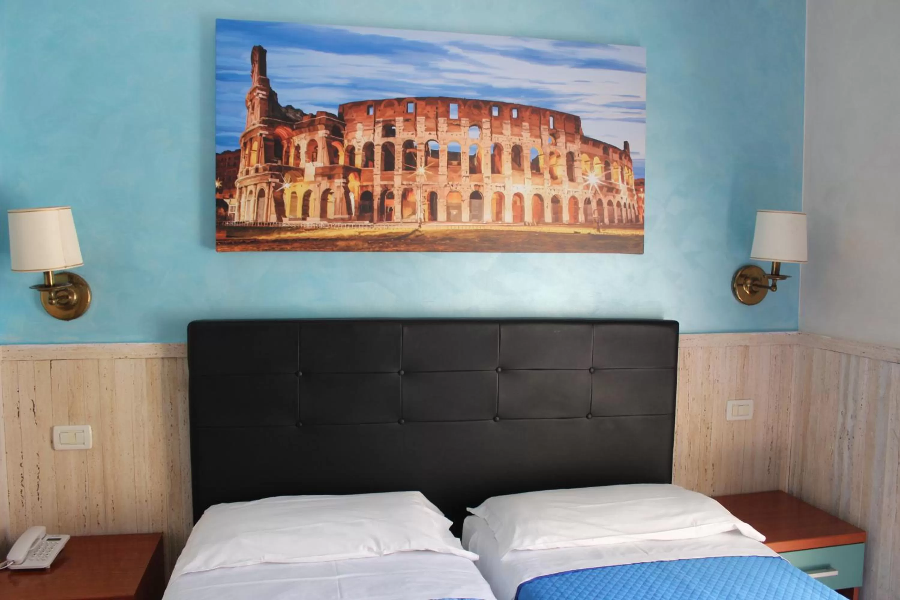 Photo of the whole room, Bed in Hotel Pyramid