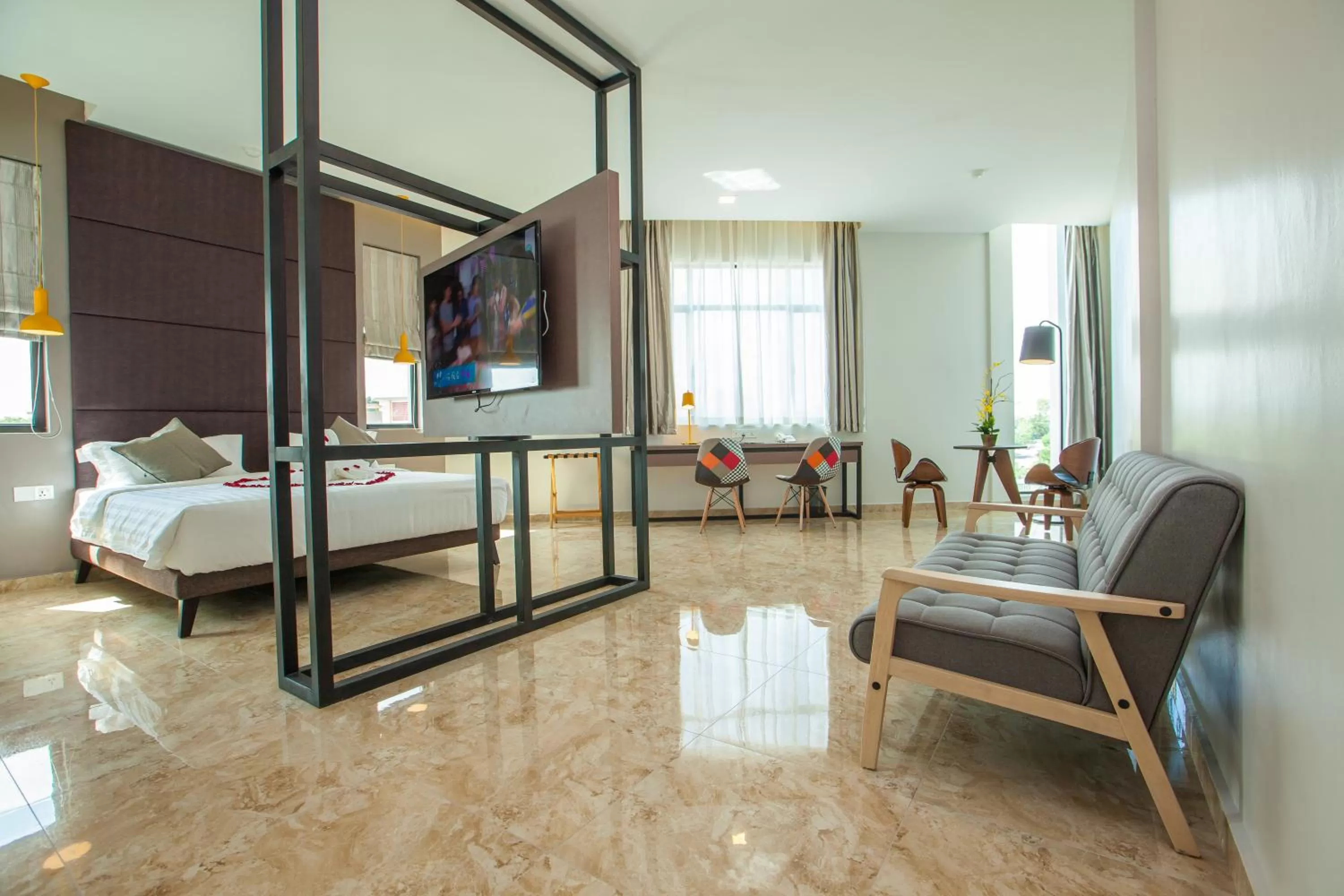 Living room, Bed in Bzz Hotel Skudai