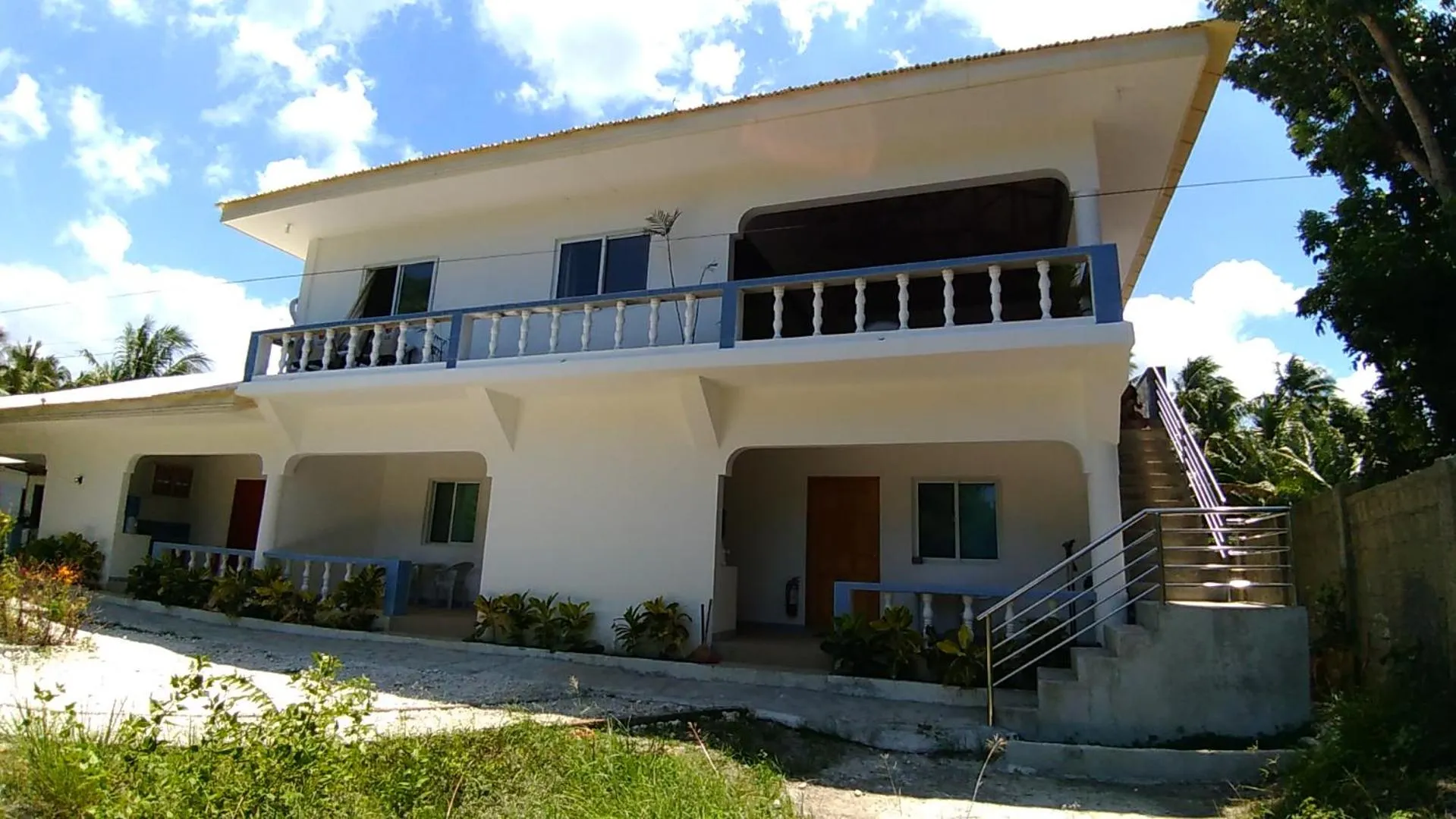 Facade/entrance in Mangoes Place