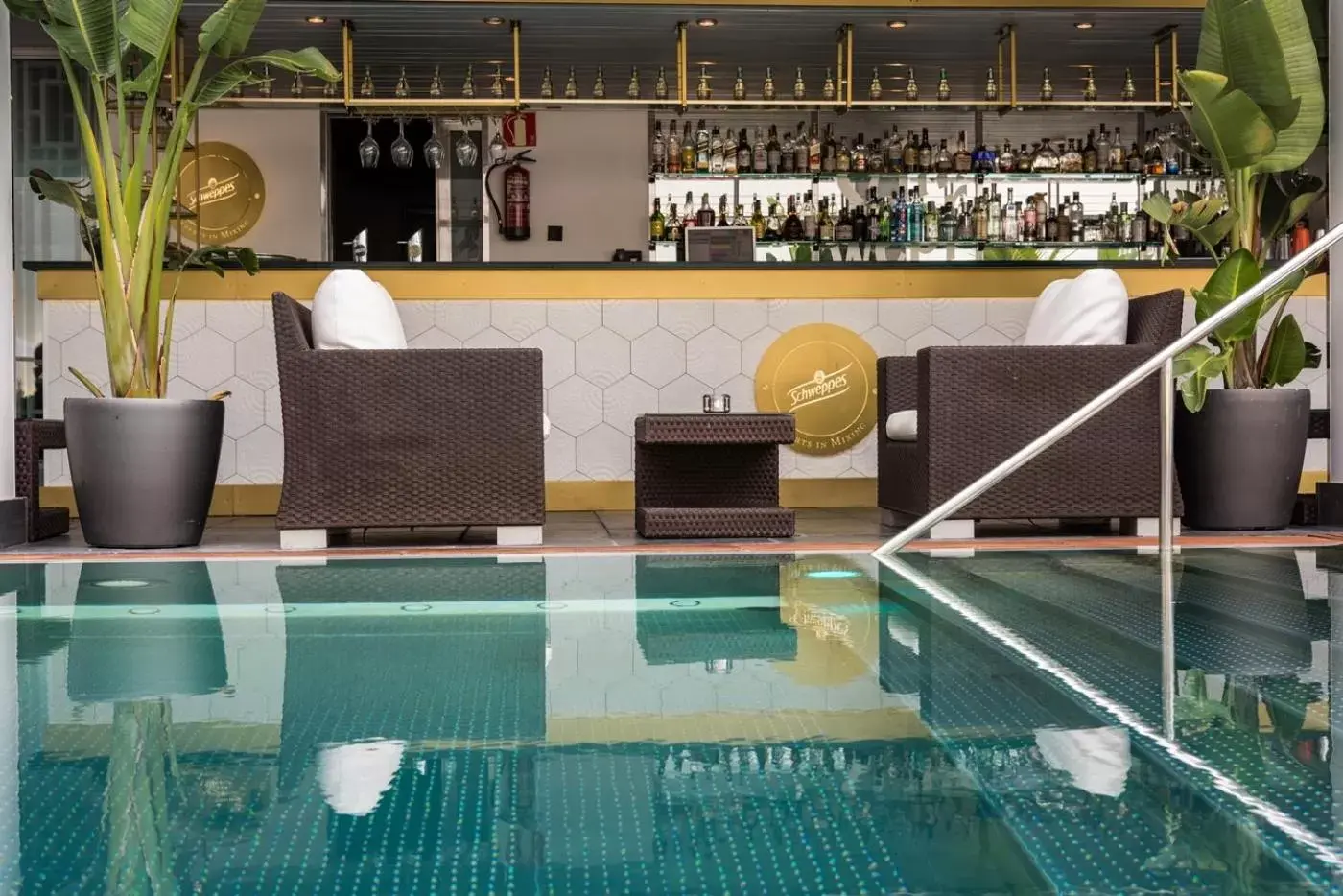 Lounge or bar, Swimming Pool in Gran Hotel La Florida G.L Monumento