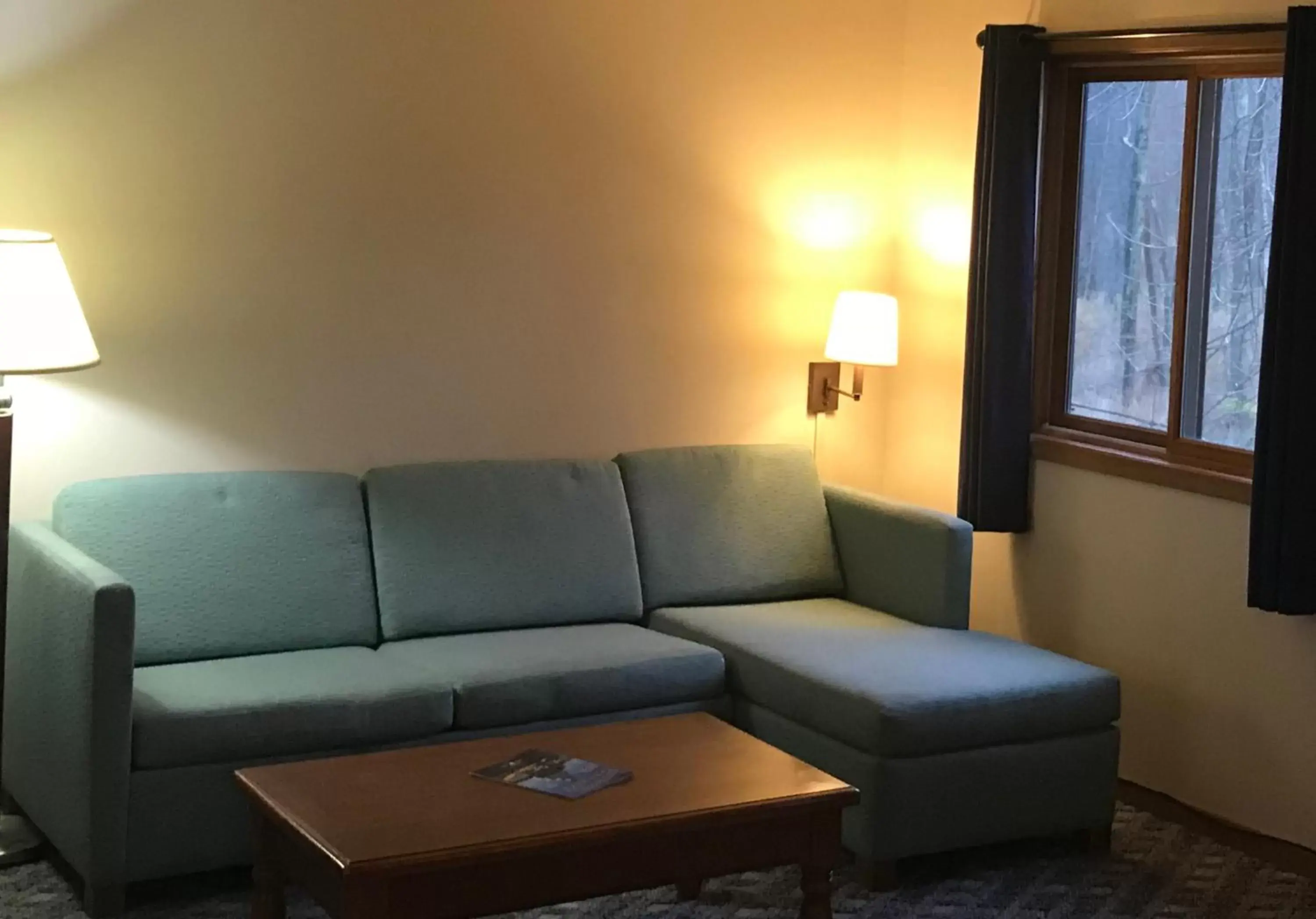 Living room, Seating Area in Village Inn on the Lake