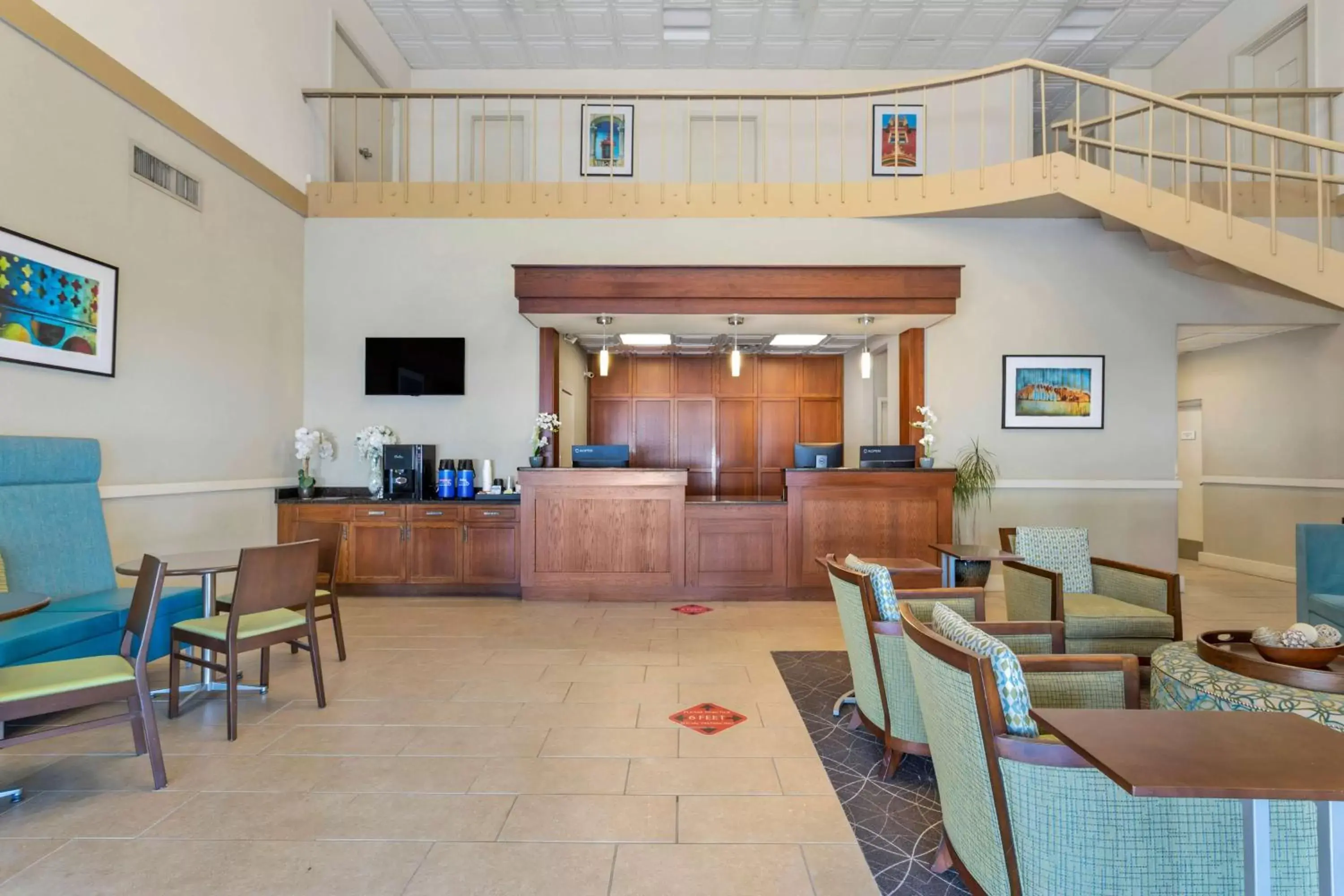 Lobby or reception, Restaurant/Places to Eat in Best Western Hendersonville Inn