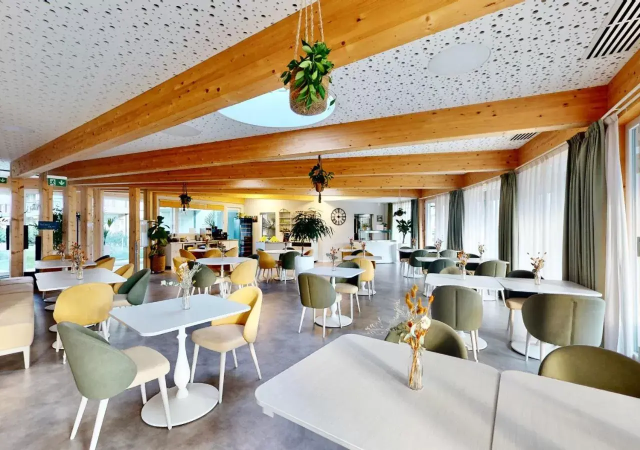 Restaurant/Places to Eat in Alp Art Hotel