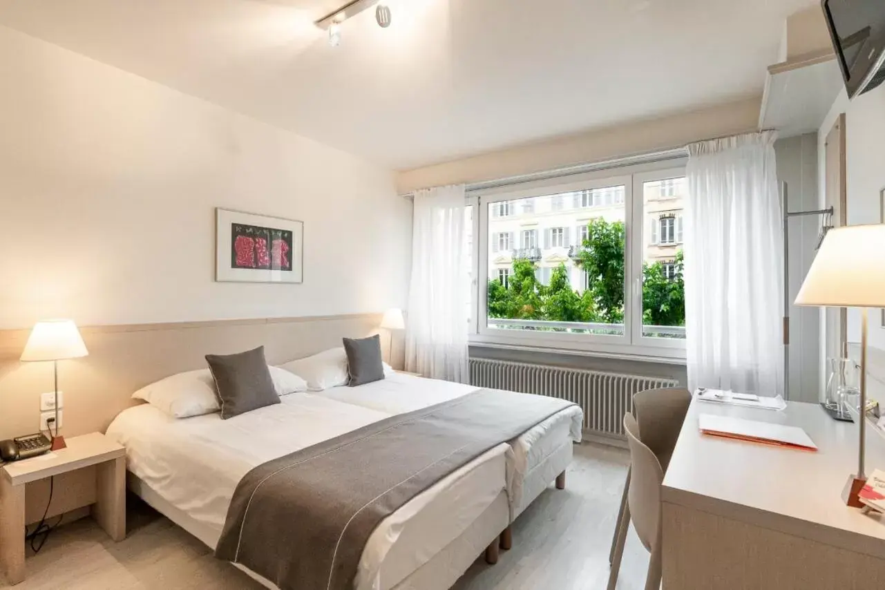 Twin Room - single occupancy in Hôtel Des Arts Twin Room - single occupancy in Hôtel Des Arts