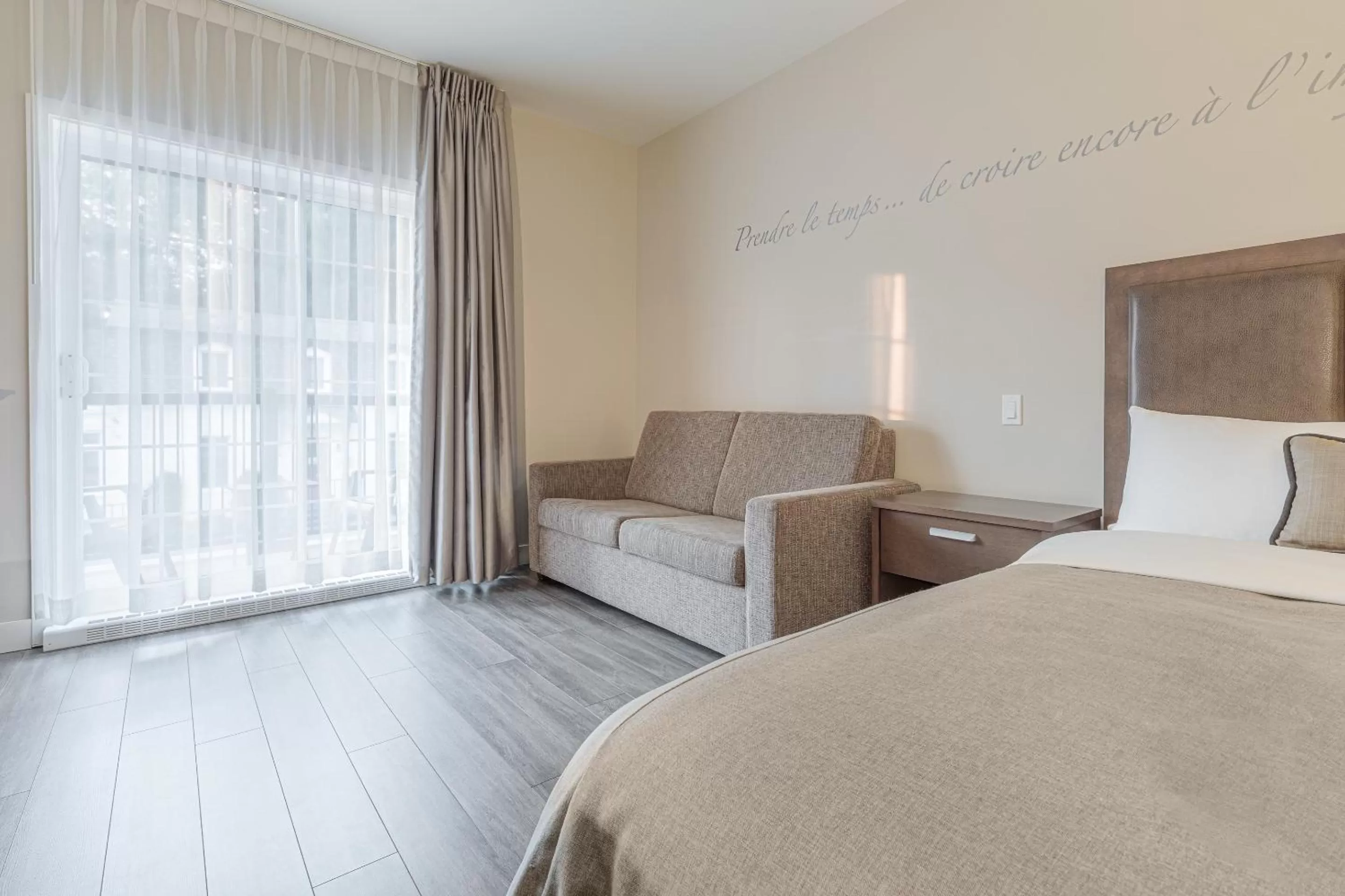 Bedroom, Bed in Hotel Montfort Nicolet