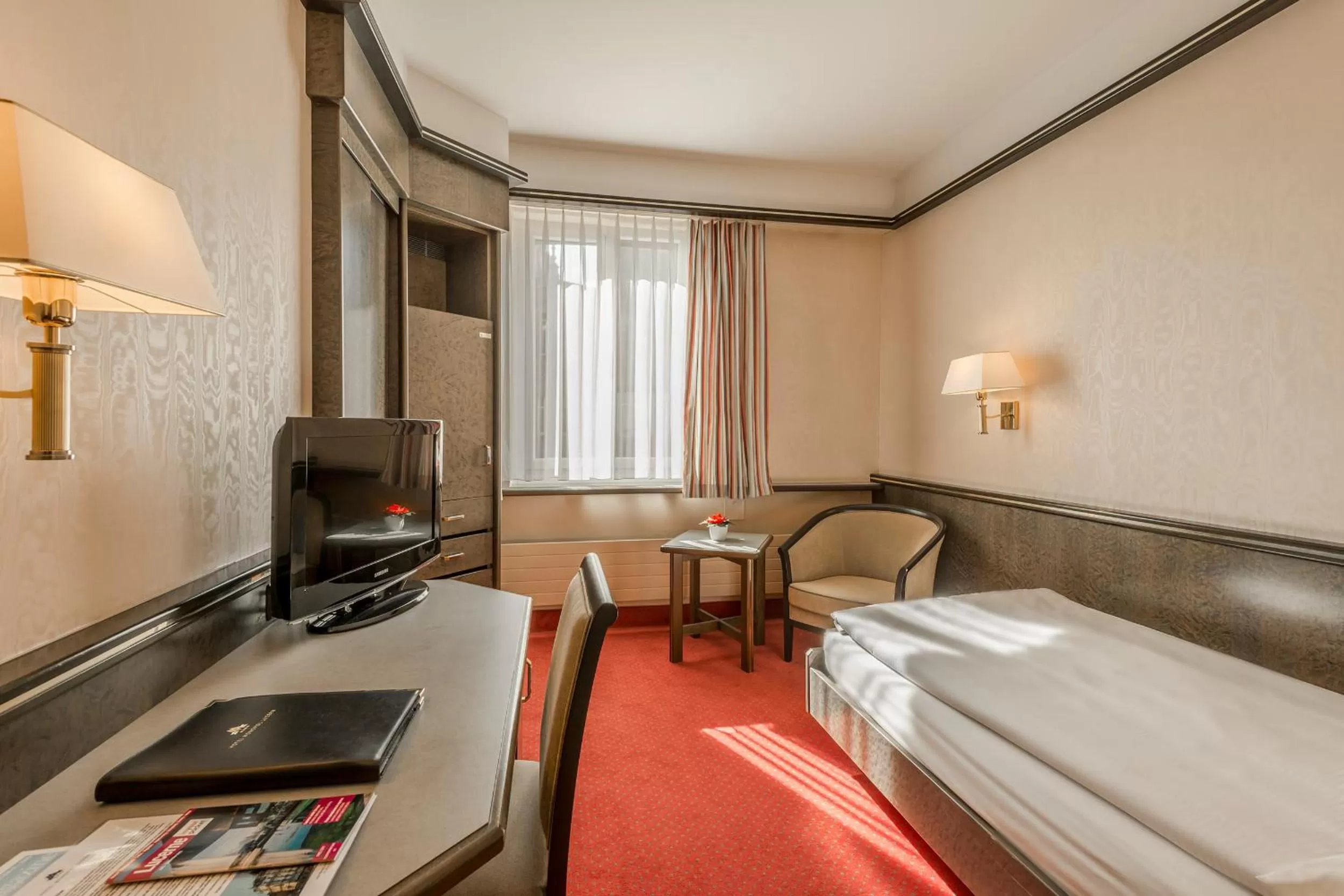 Bed in Hotel Monopol Luzern