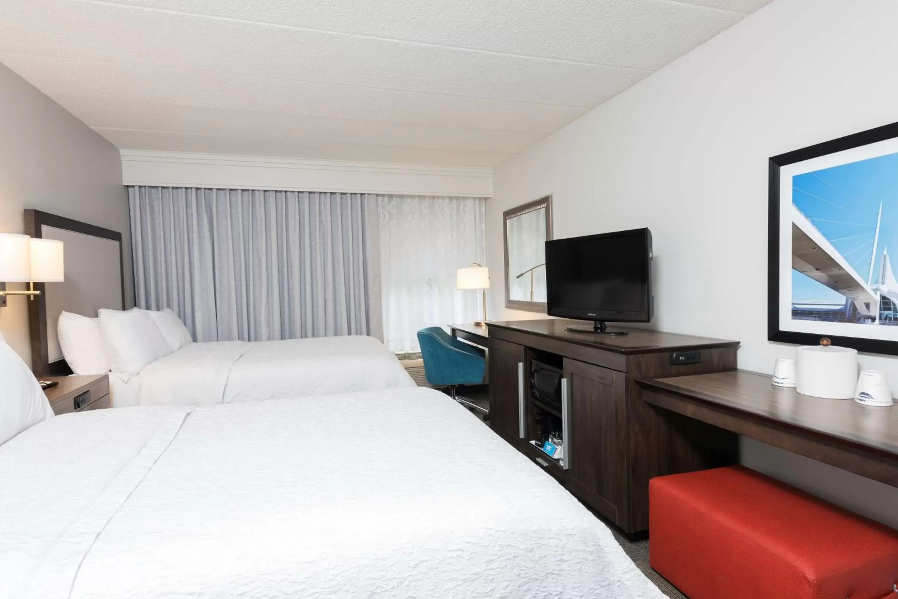 Bedroom, Bed in Hampton Inn Milwaukee Northwest Bedroom, Bed in Hampton Inn Milwaukee Northwest