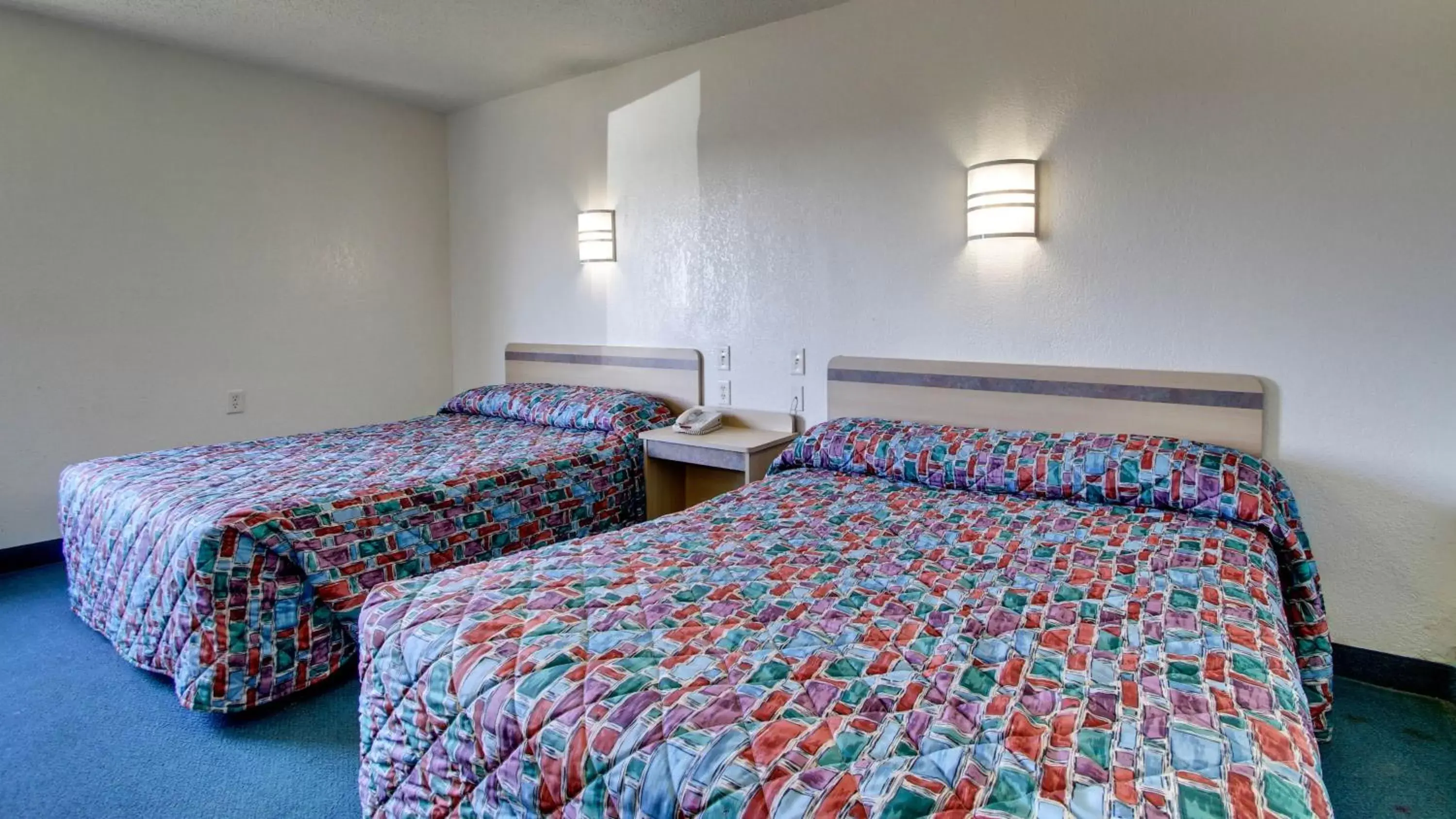 Bed in Baymont Inn & Suites Shawnee