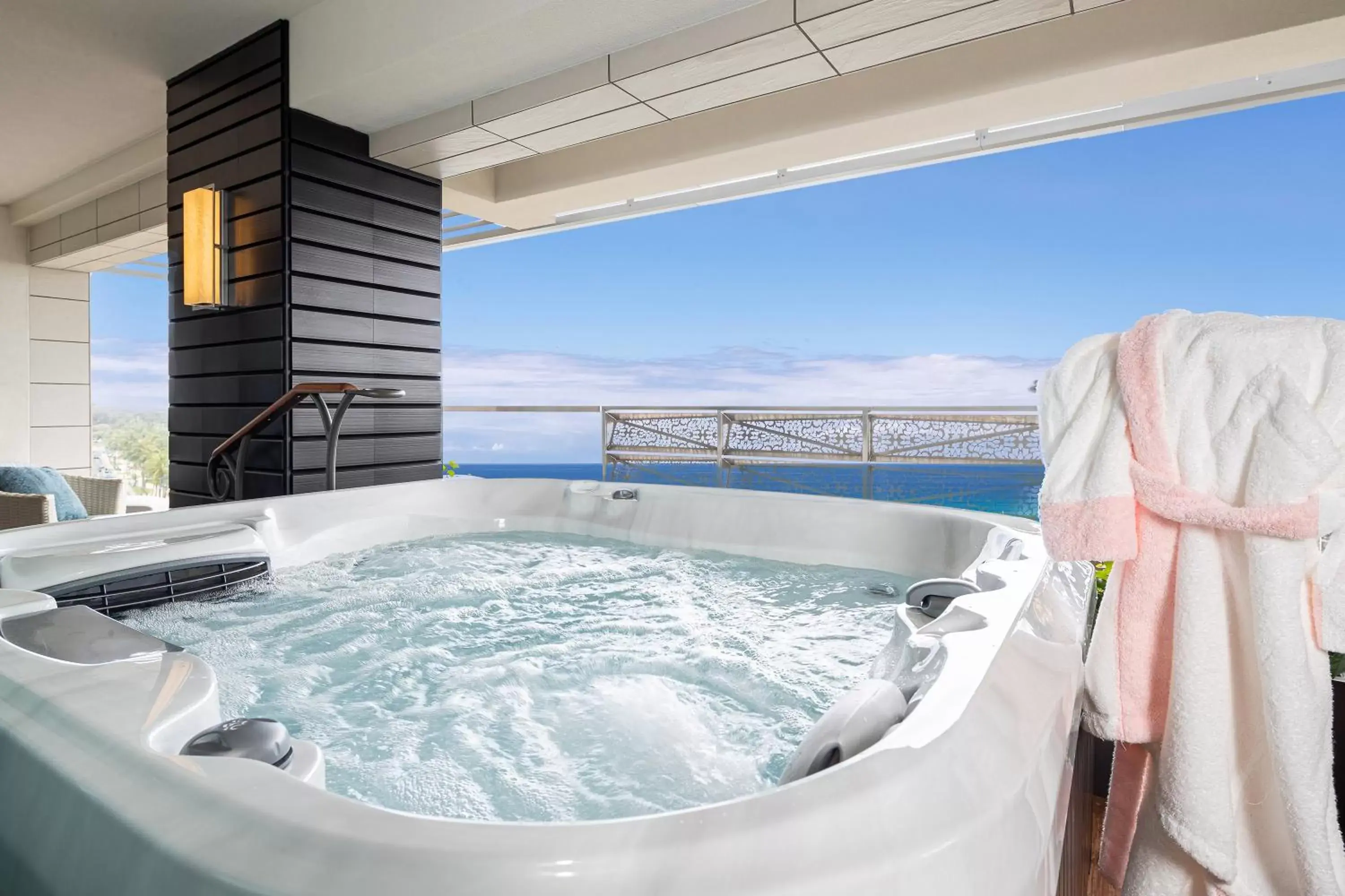 Hot Tub in ESPACIO THE JEWEL OF WAIKIKI