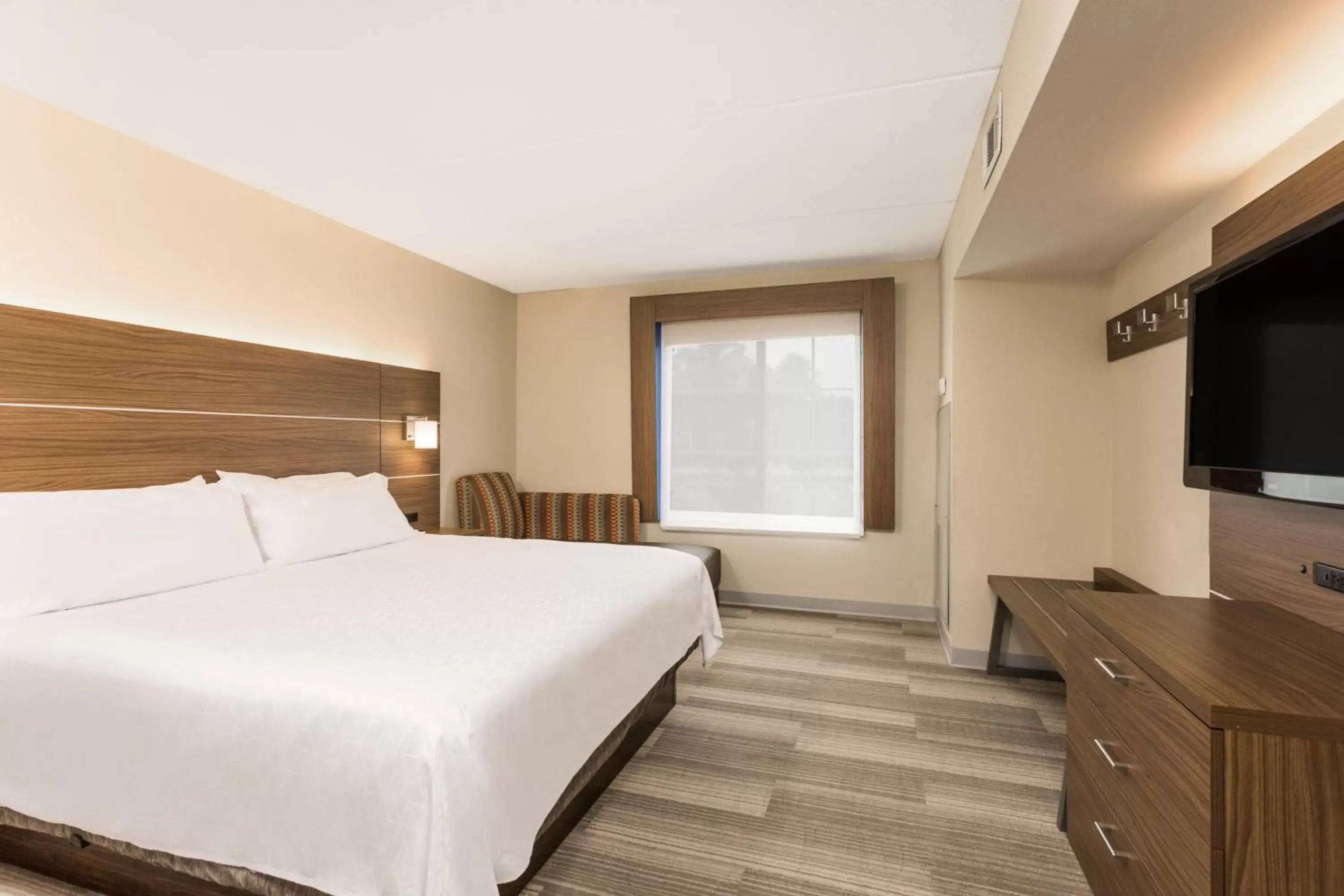 Bedroom, Bed in Holiday Inn Express Hotel and Suites Petersburg - Fort Lee, an IHG Hotel