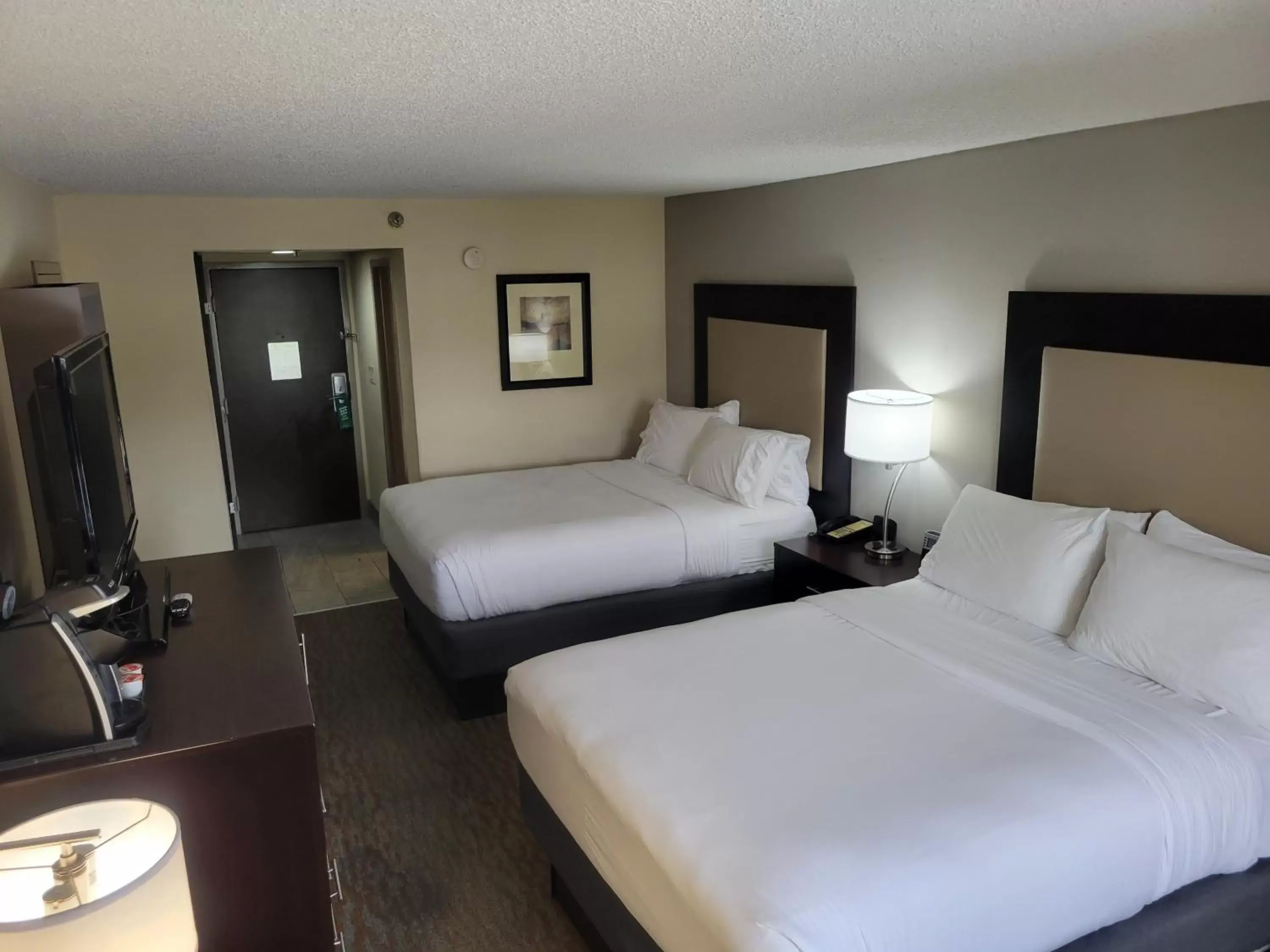 Bedroom, Bed in Holiday Inn Hotel Atlanta-Northlake, a Full Service Hotel