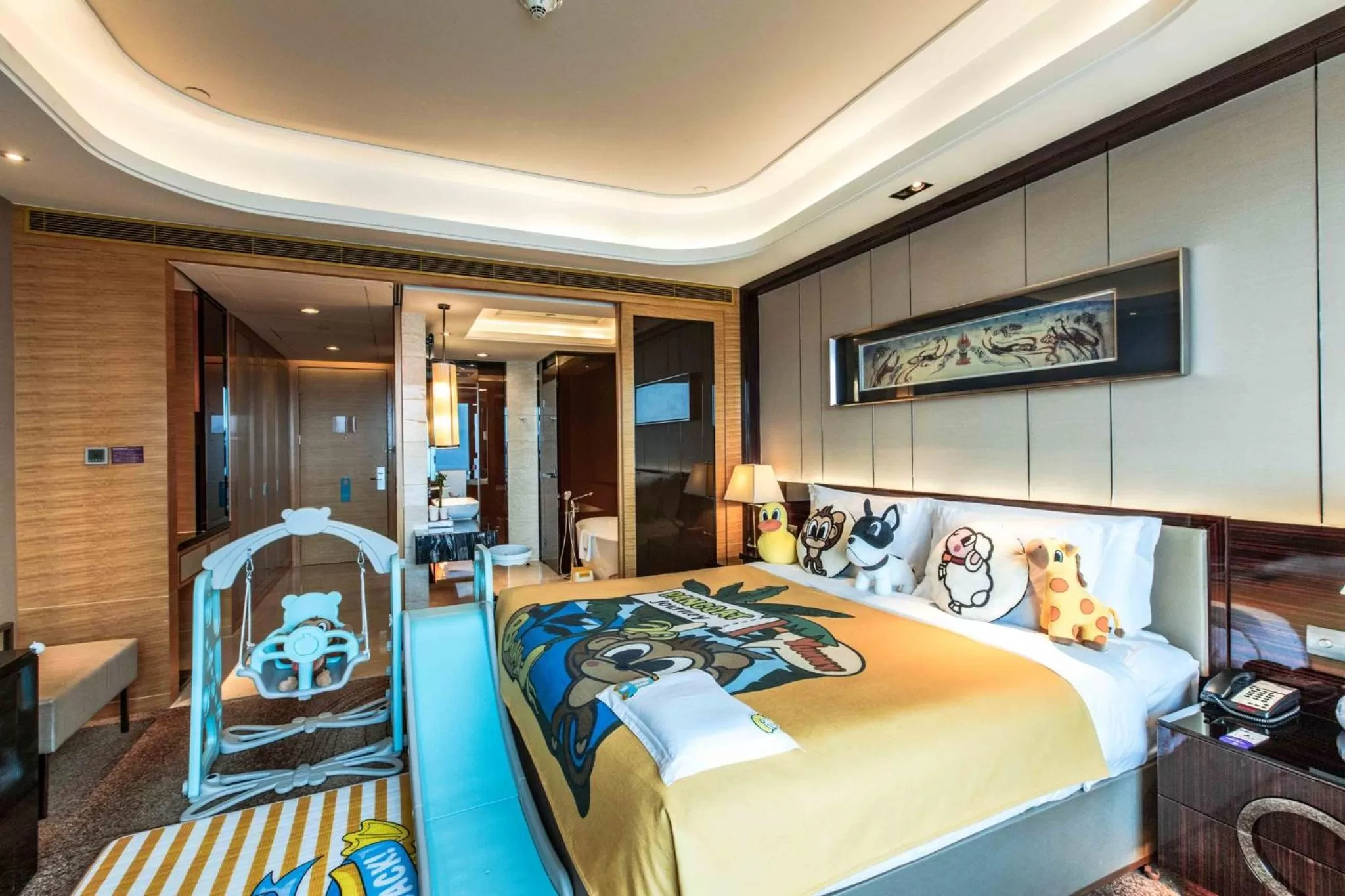 Photo of the whole room, Bed in Crowne Plaza Hotel Lanzhou by IHG