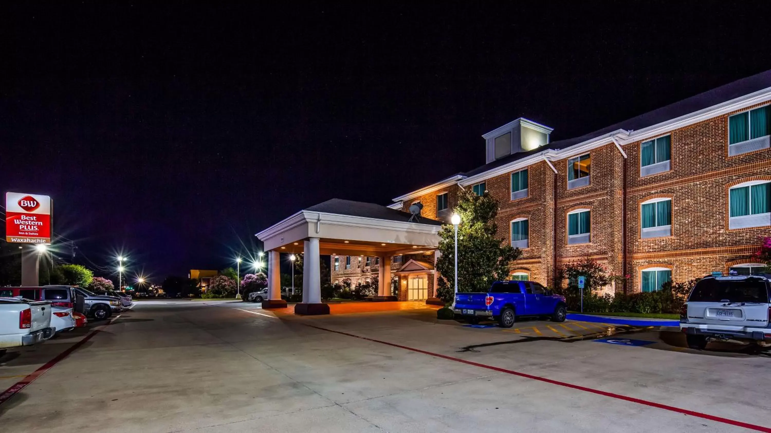 Property Building in Best Western Plus Waxahachie Inn & Suites