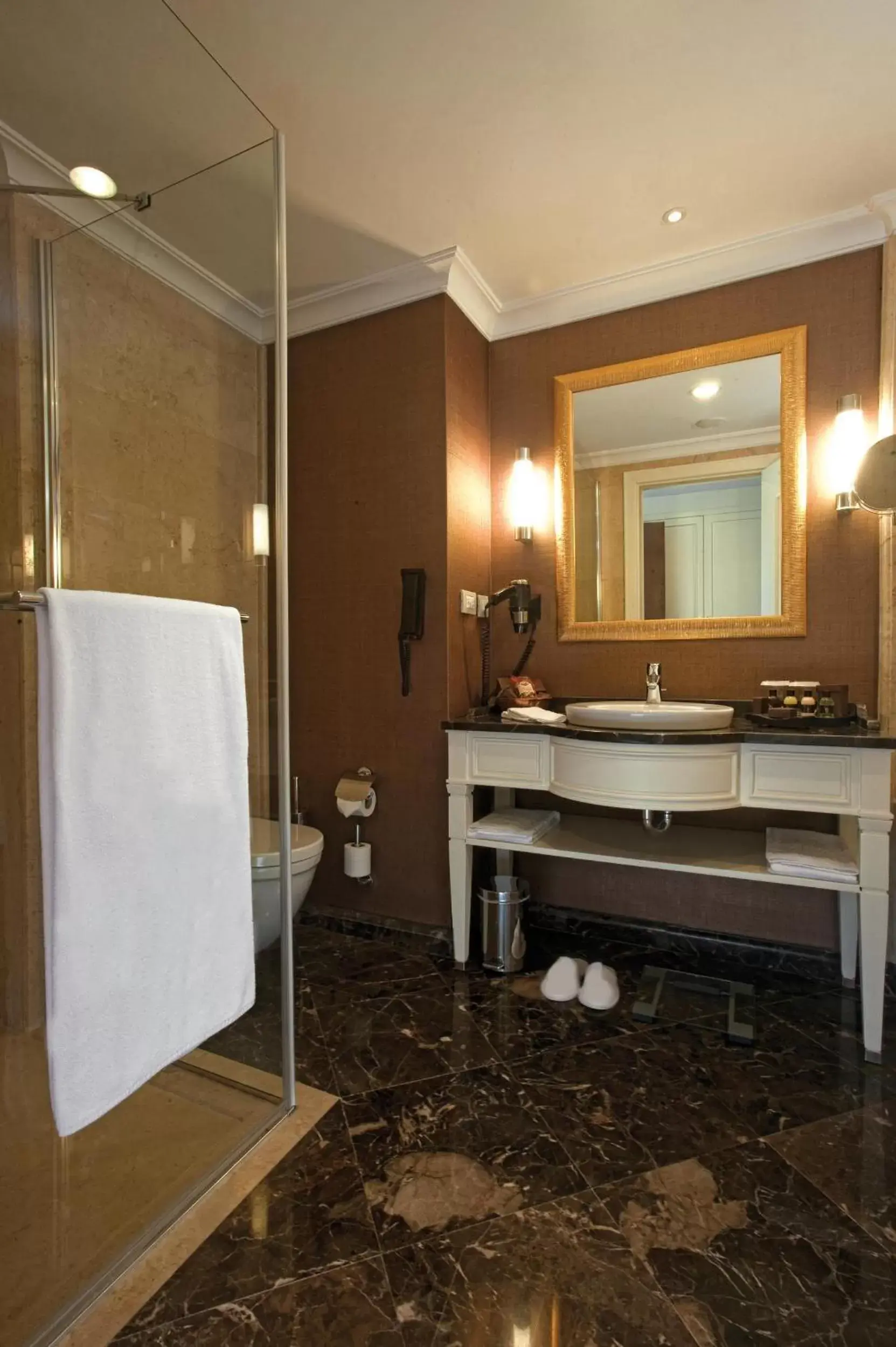 Bathroom in Crowne Plaza Istanbul Asia by IHG Bathroom in Crowne Plaza Istanbul Asia by IHG