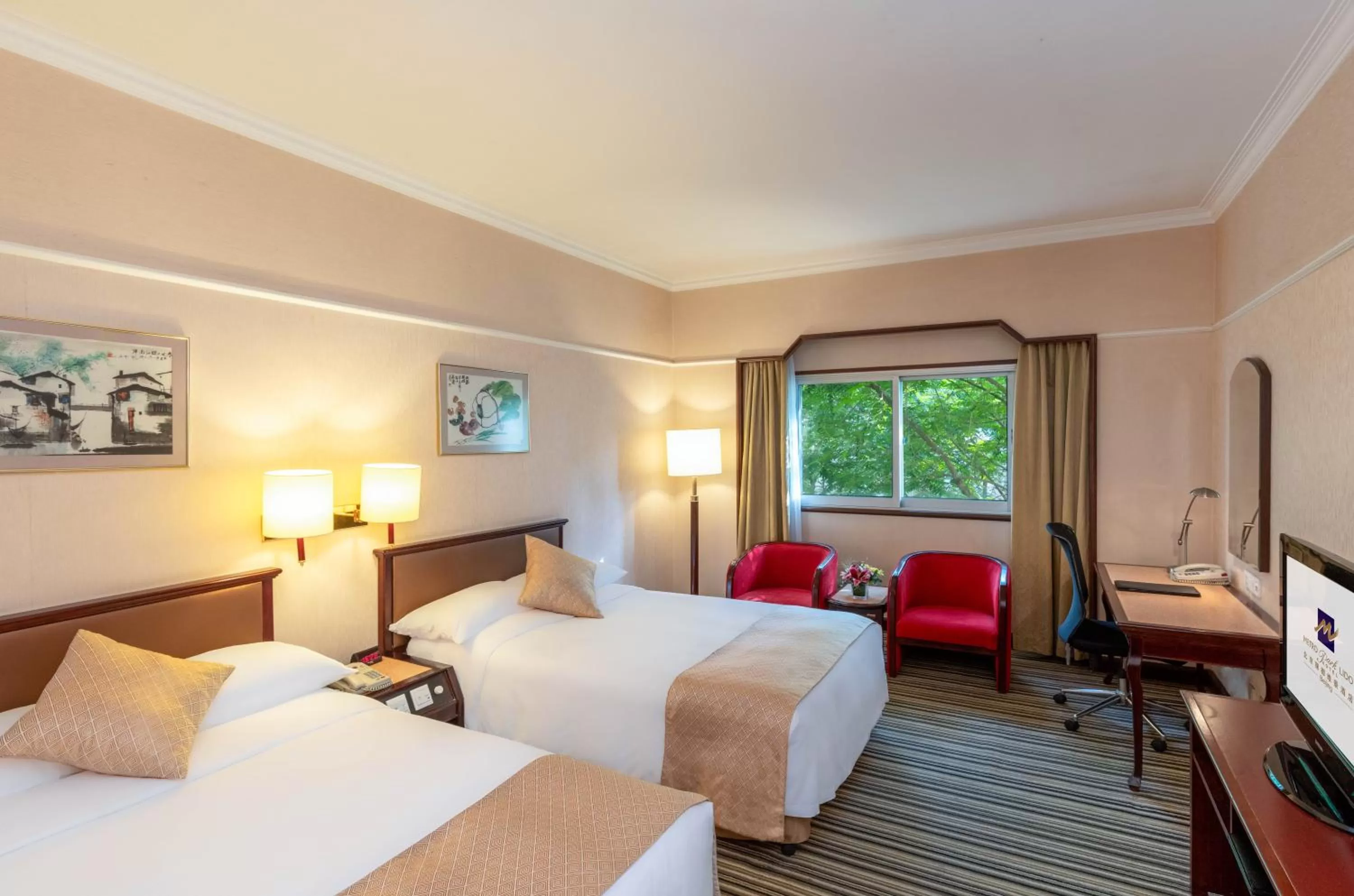 Photo of the whole room, Bed in Metropark Lido Hotel Beijing