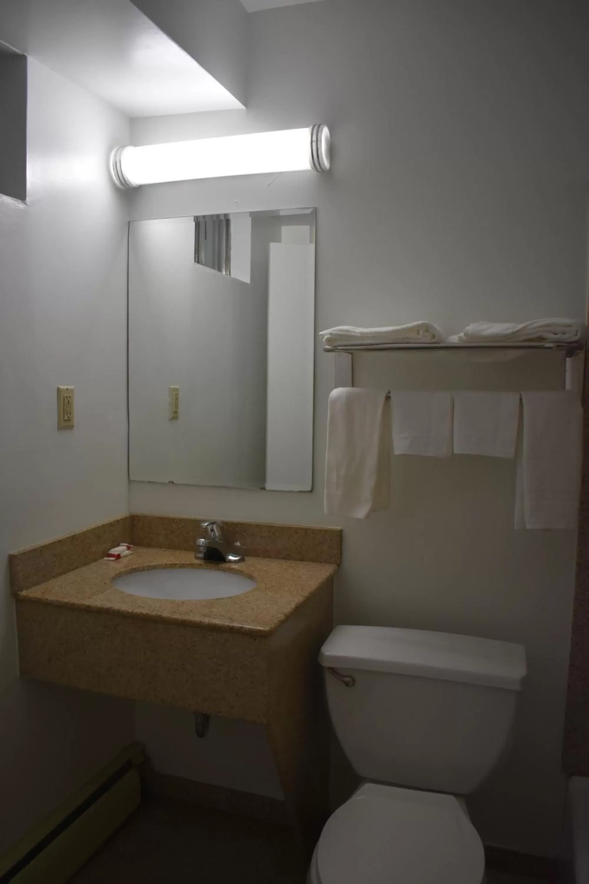 Bathroom in South Hills Motel