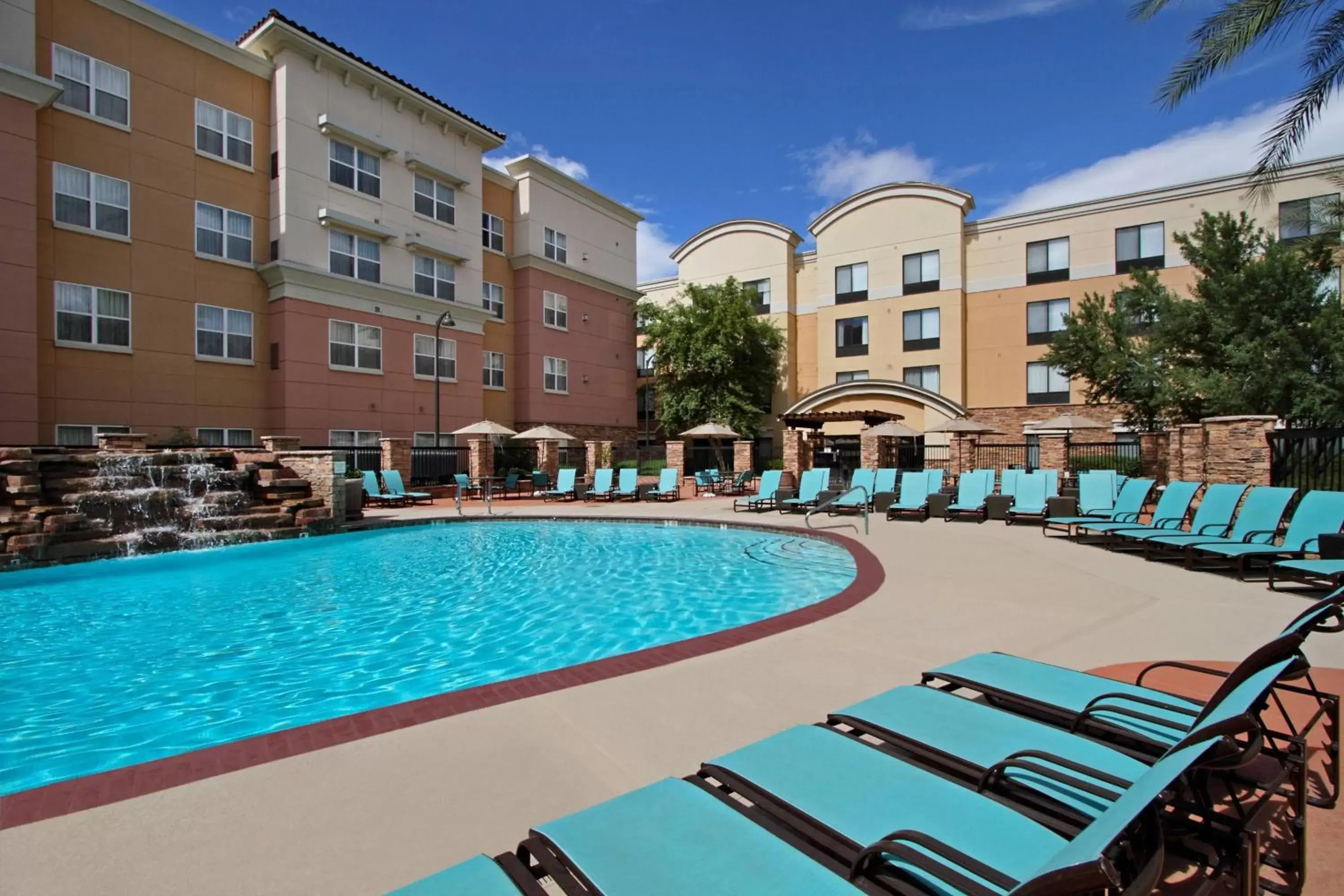 Swimming Pool in SpringHill Suites Phoenix Glendale Sports & Entertainment District