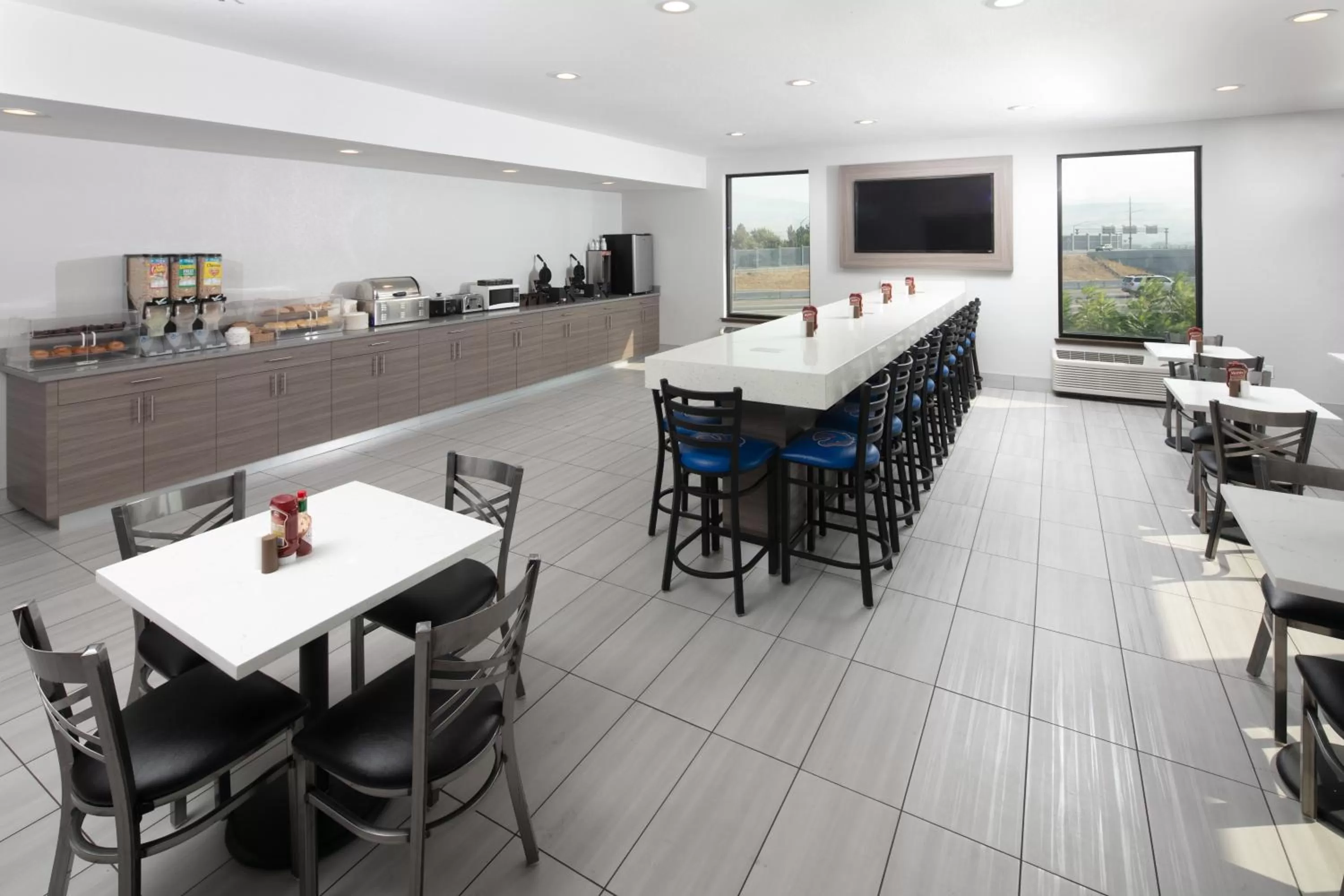 Breakfast in Hotel 28 Boise Airport, an Ascend Collection Hotel