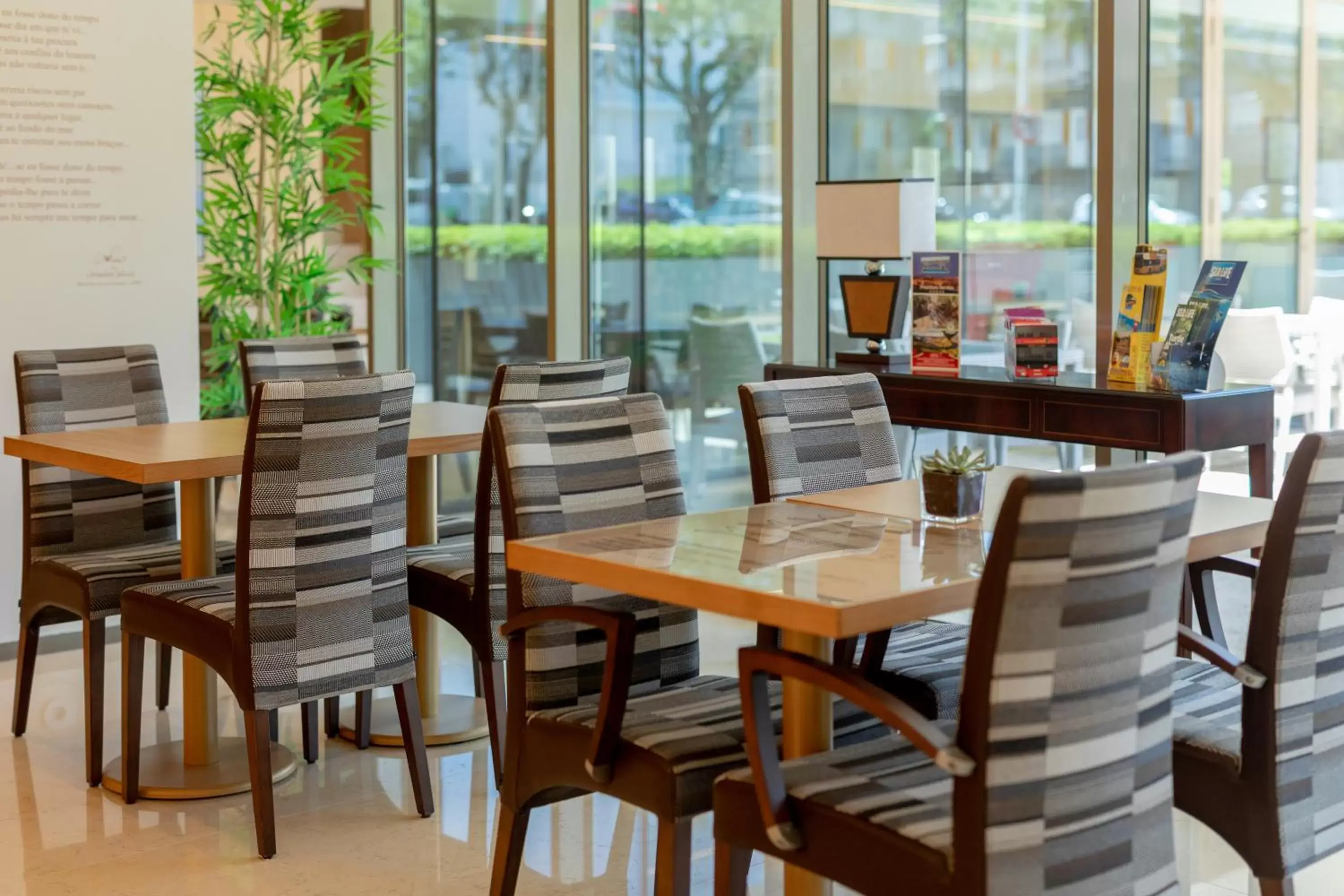 Lounge or bar, Restaurant/Places to Eat in Sea Porto Hotel