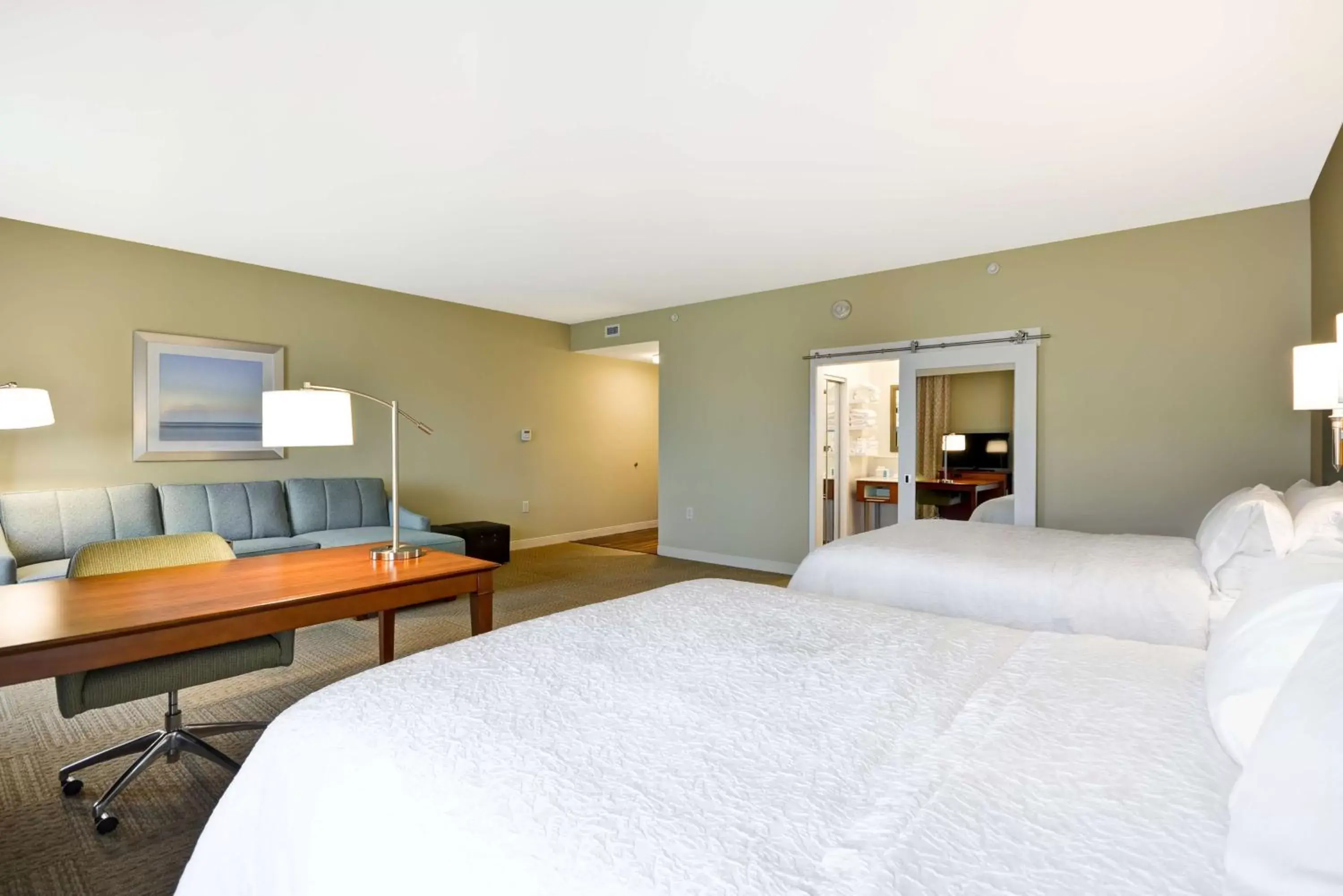 Bedroom, Bed in Hampton Inn & Suites Charleston Airport