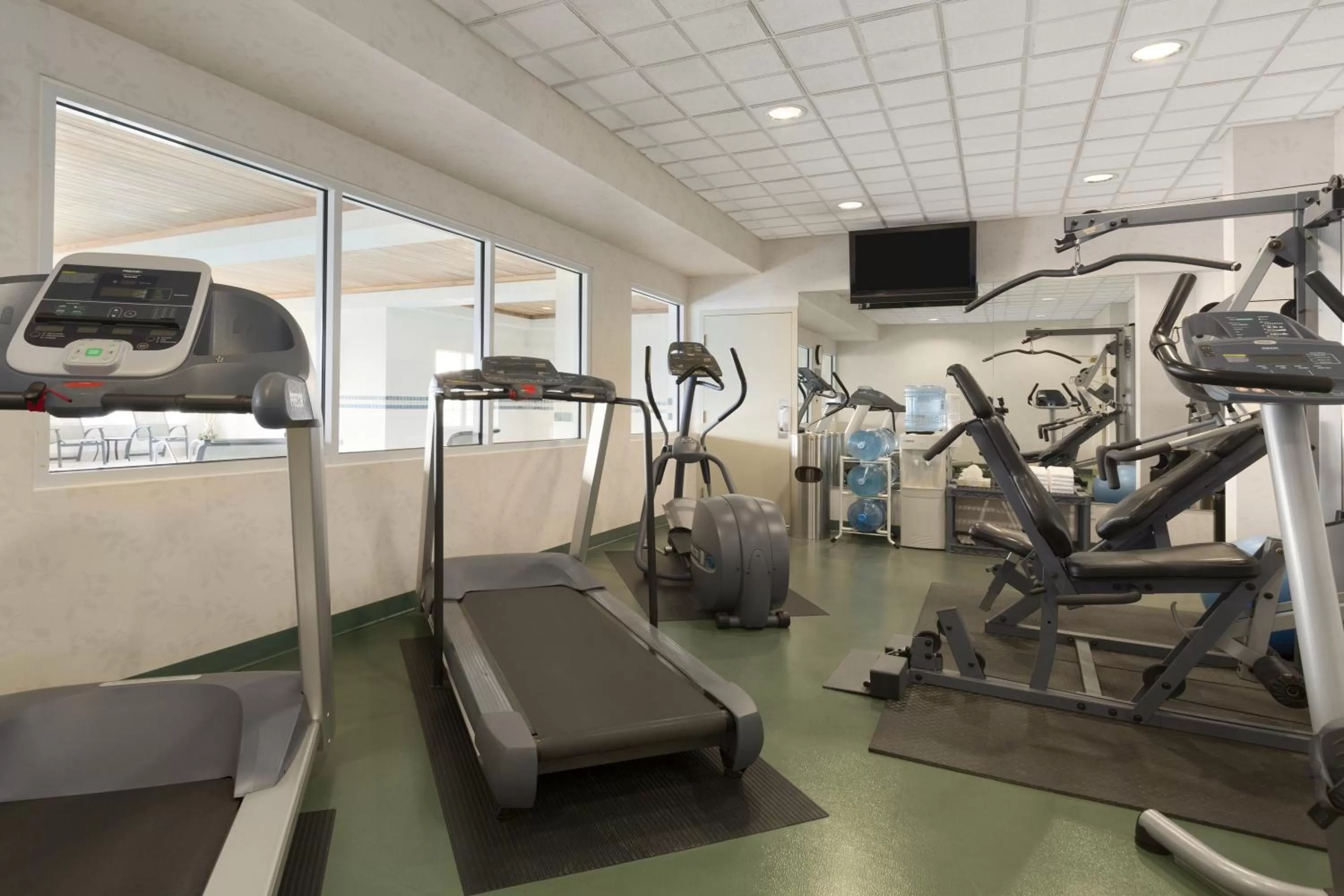 Fitness centre/facilities in Country Inn & Suites by Radisson, Calgary-Northeast