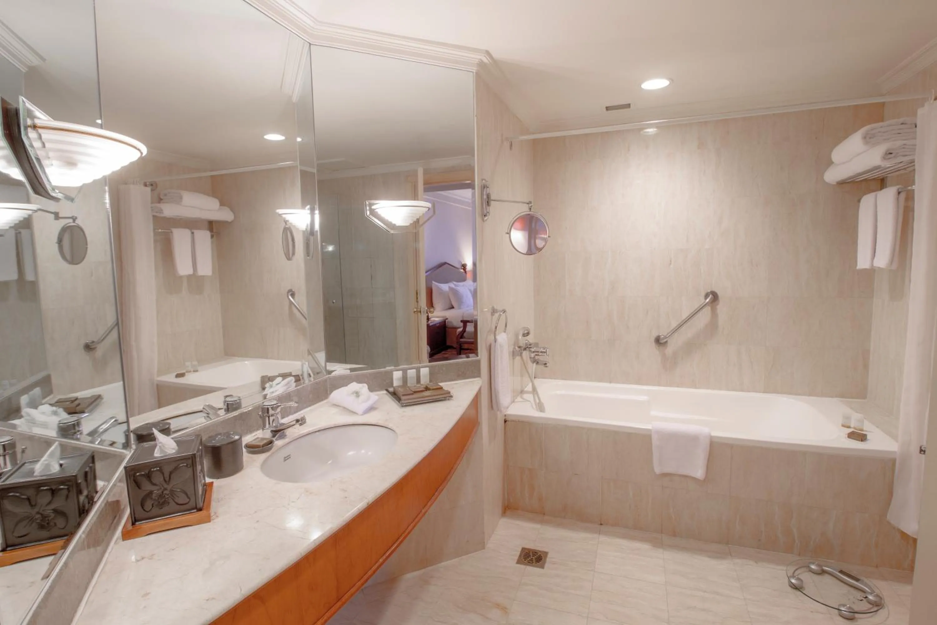 Bathroom in Aryaduta Makassar