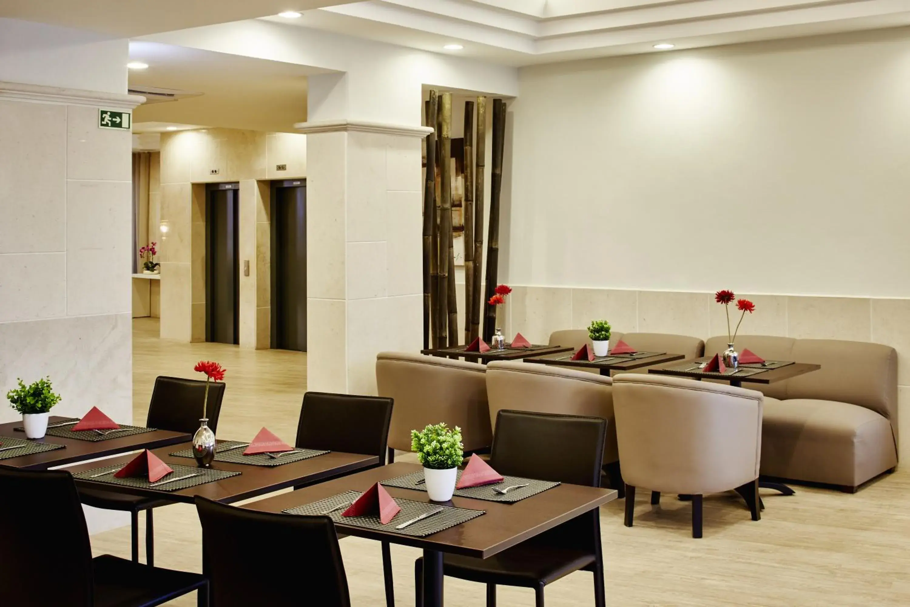 Lounge or bar in Luna Clube Oceano Lounge or bar in Luna Clube Oceano