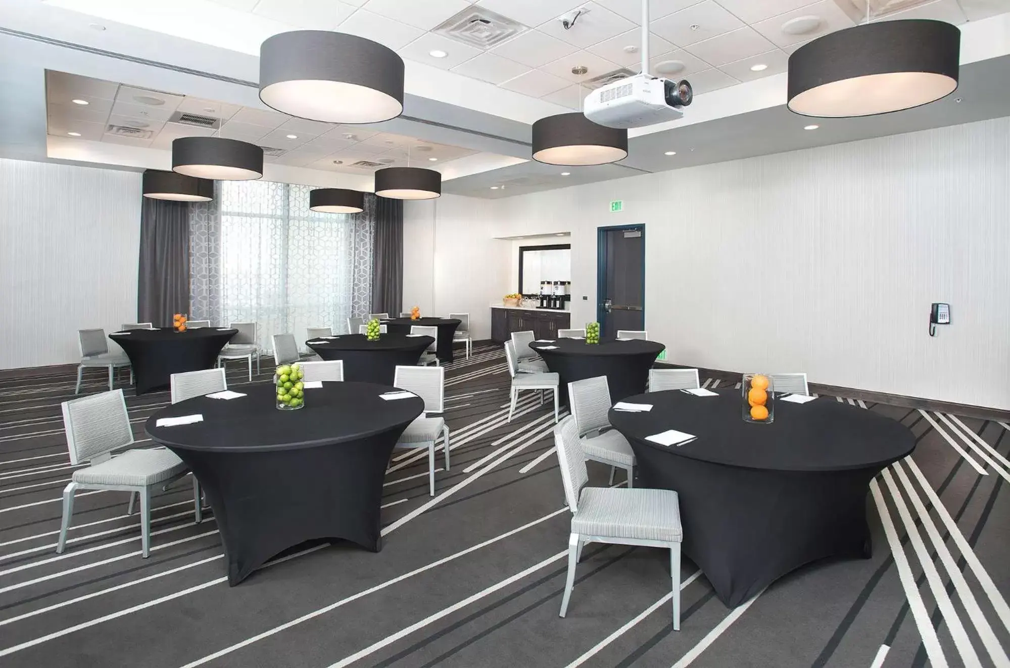 Meeting/conference room, Restaurant/Places to Eat in Hampton Inn & Suites LAX El Segundo