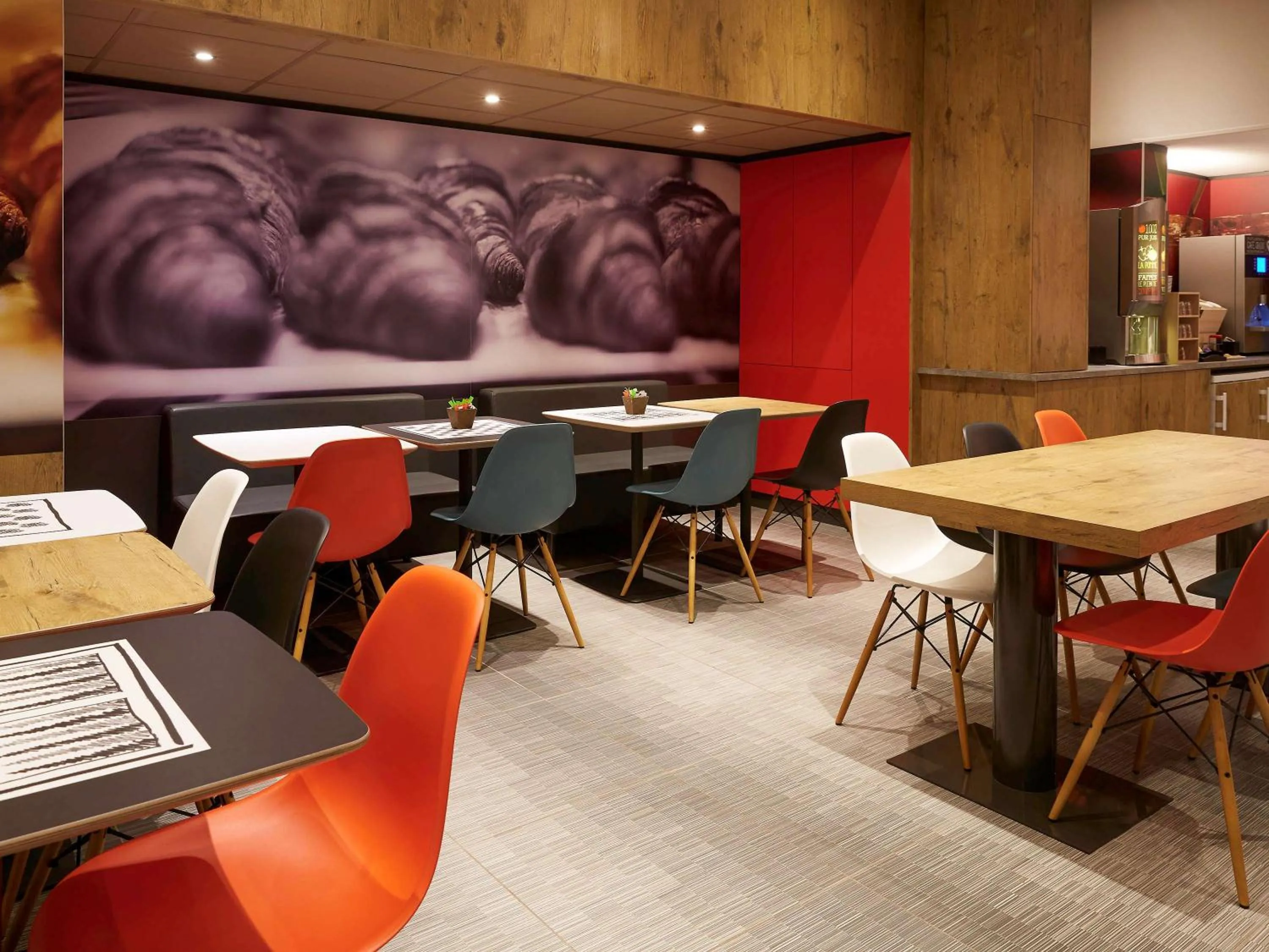 Restaurant/places to eat in ibis Paris Canal Saint Martin