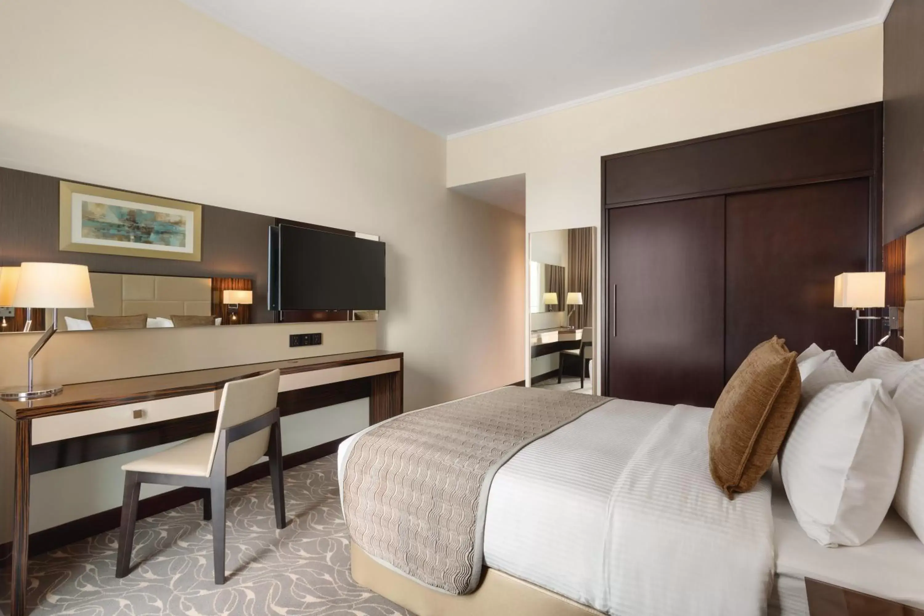 Photo of the whole room, Bed in Hawthorn Suites by Wyndham Abu Dhabi City Center