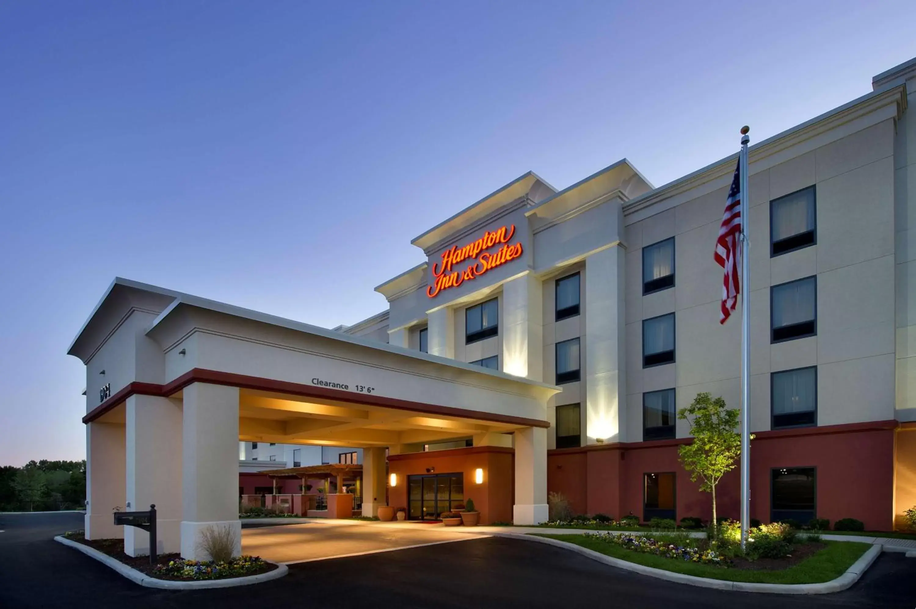 Property Building in Hampton Inn & Suites Schererville