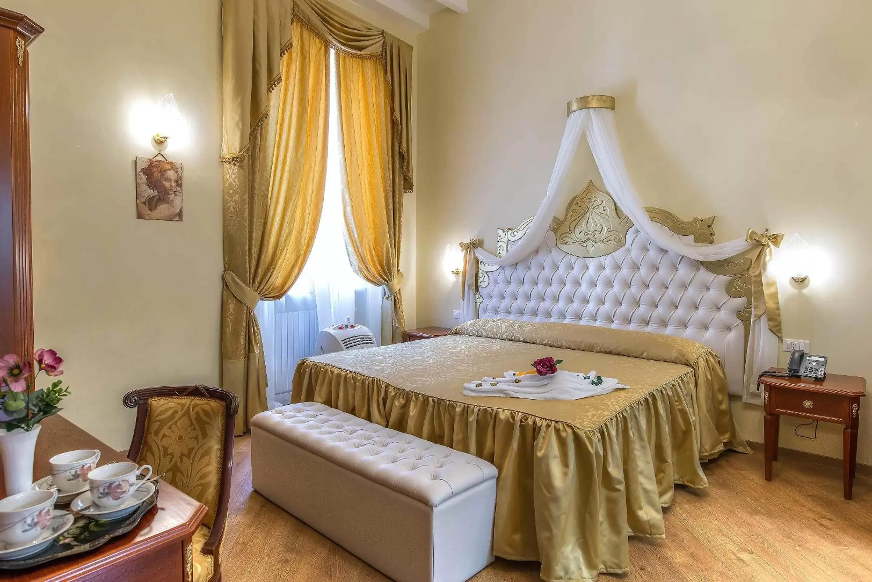 Bedroom, Bed in Trevi Rome Suite