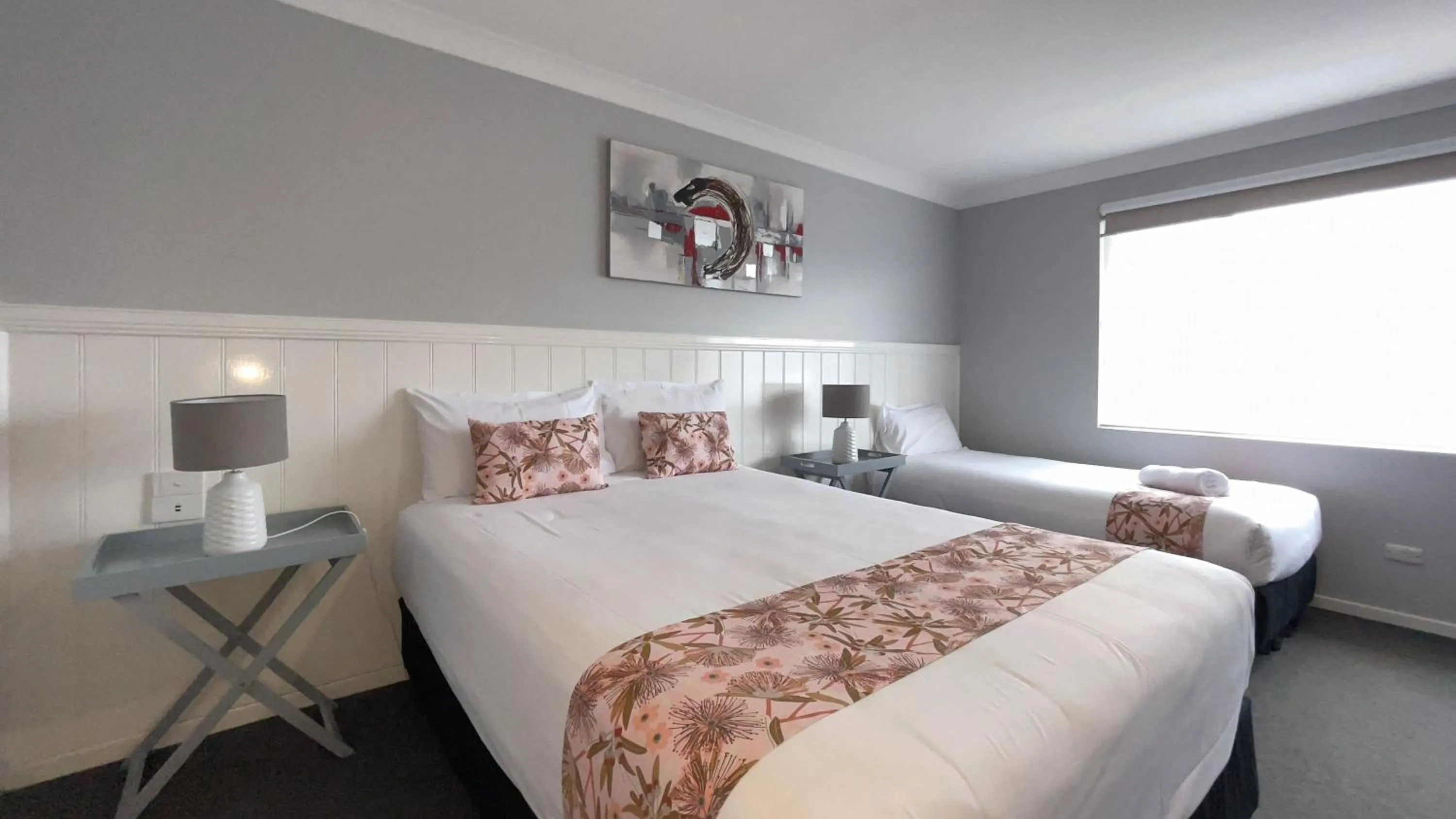 Bed in Marco Polo Motor Inn Taree