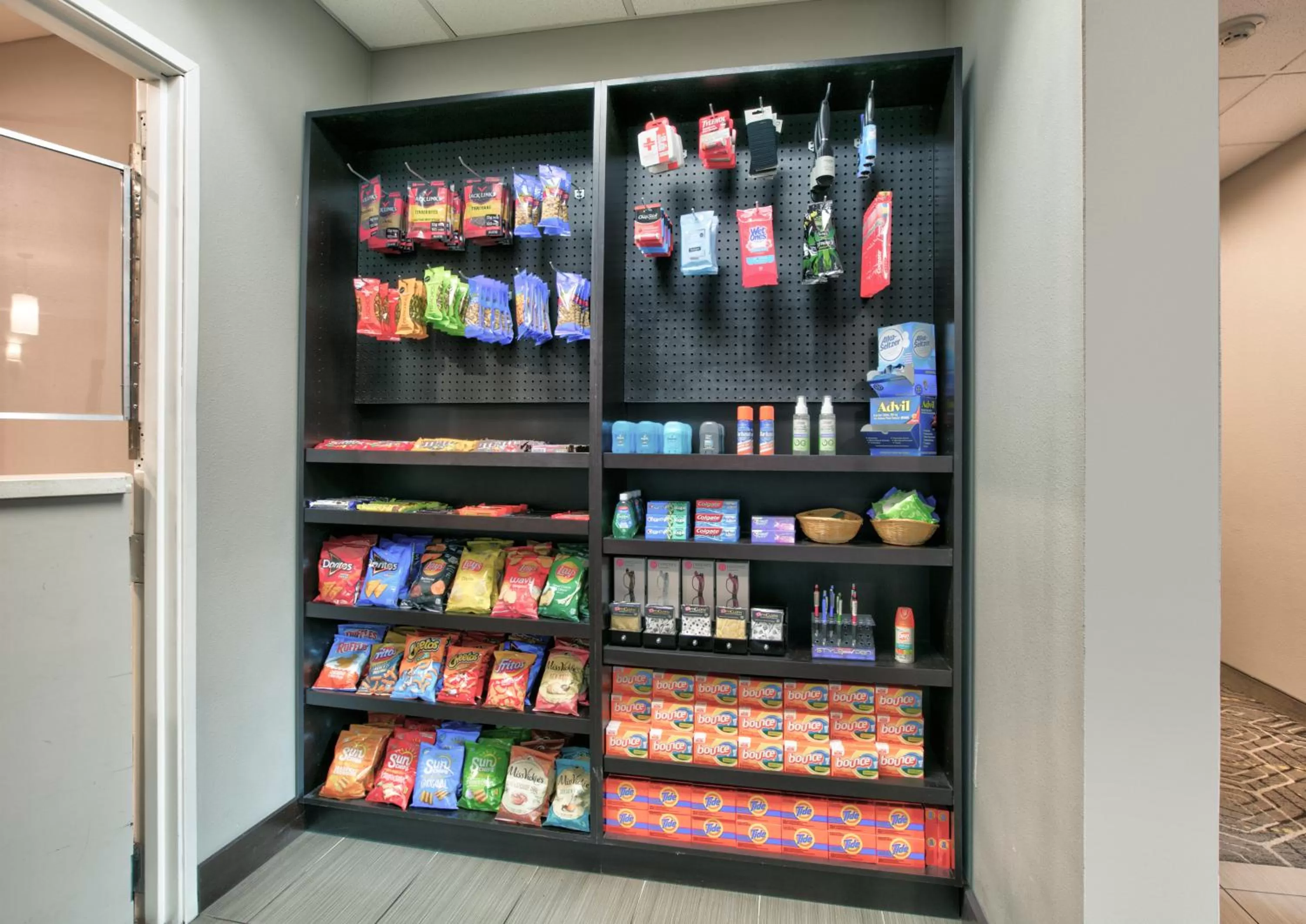 On-site shops in Staybridge Suites Plano - Richardson Area by IHG