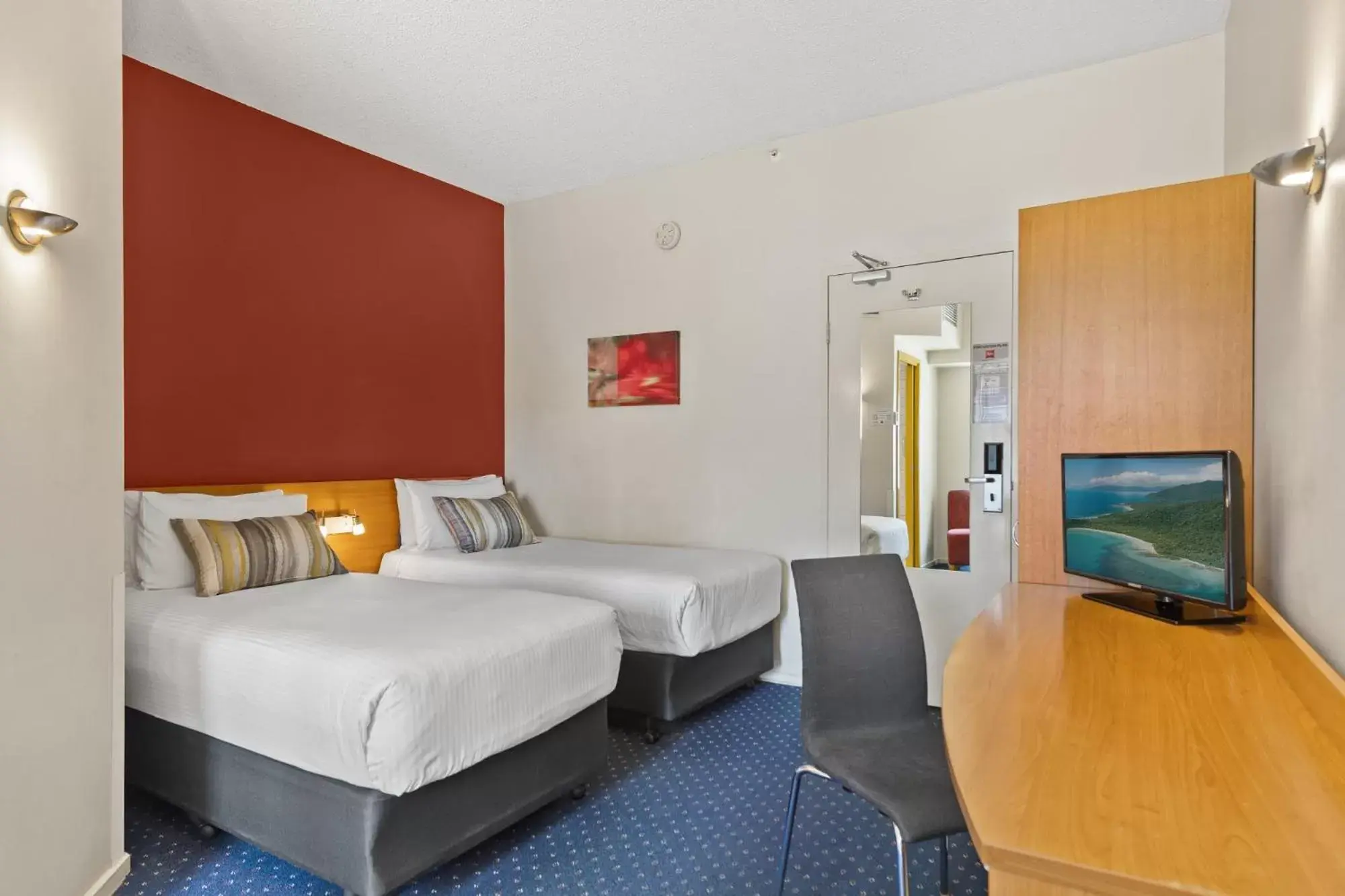 Bed in YEHS Hotel Melbourne CBD