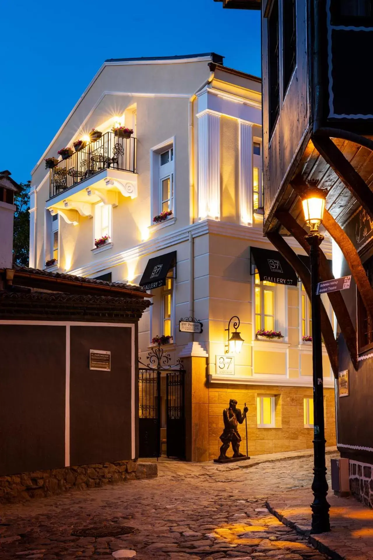 Facade/entrance in Gallery 37 Powered by ASTON Facade/entrance in Gallery 37 Powered by ASTON