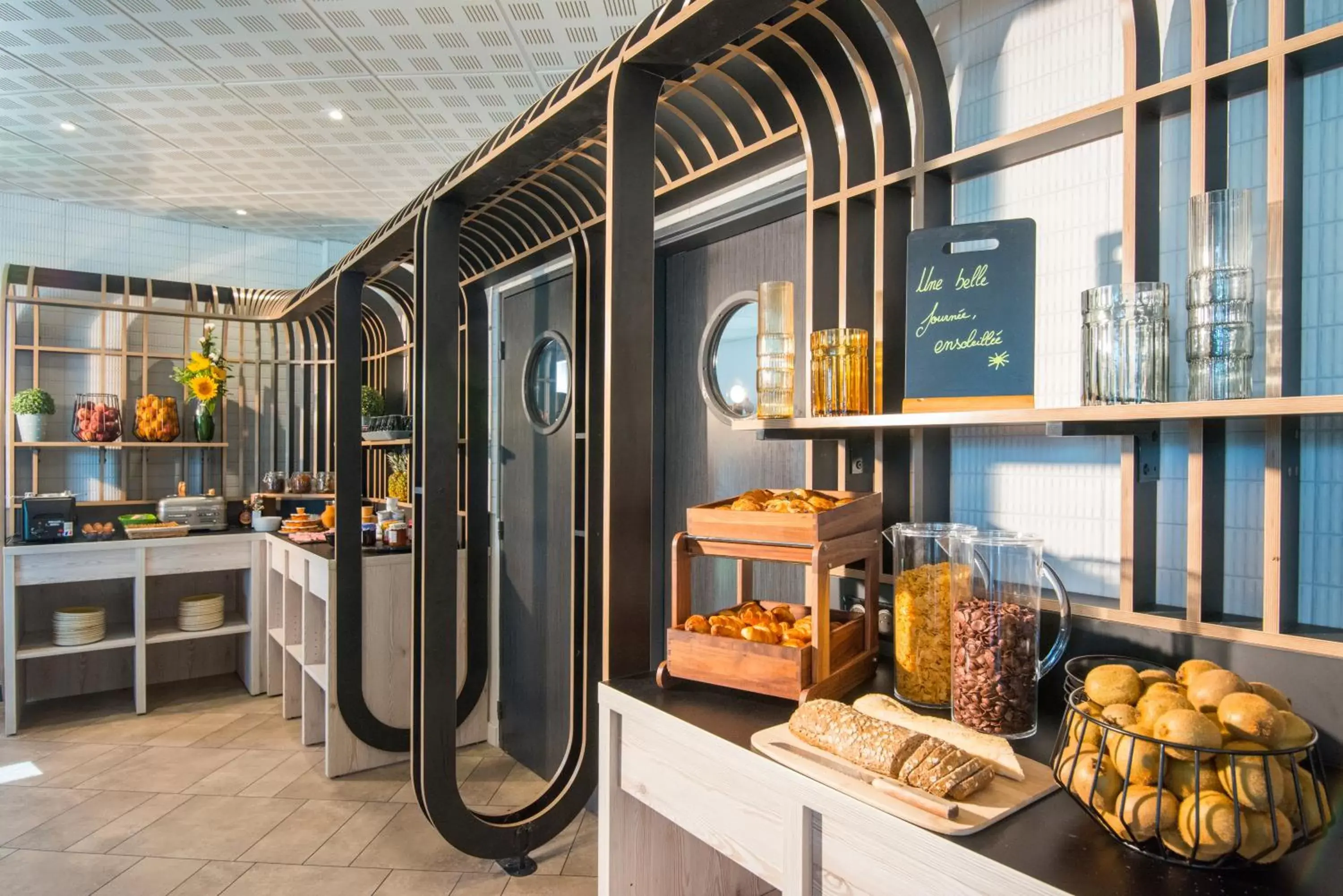 Buffet breakfast in ibis Styles Pertuis Portes du Luberon Buffet breakfast in ibis Styles Pertuis Portes du Luberon