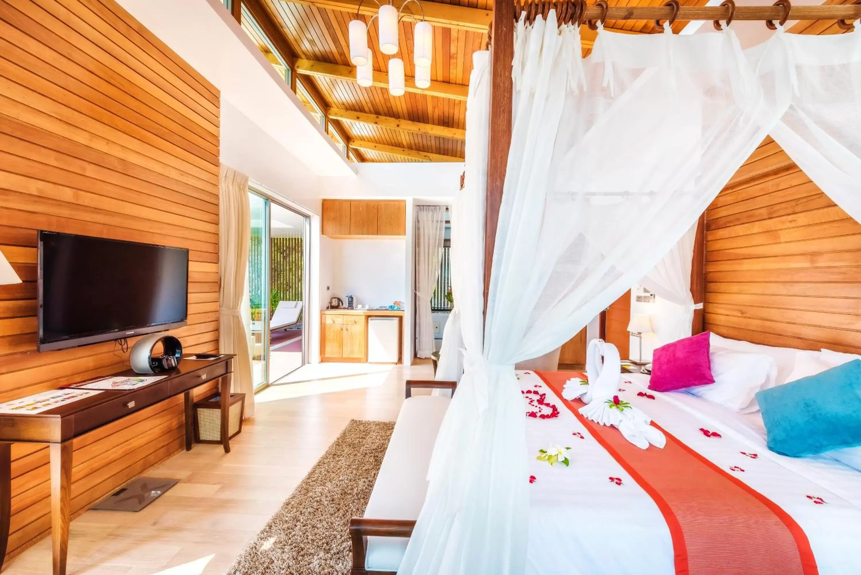 Bed in Wyndham Sea Pearl Resort, Phuket