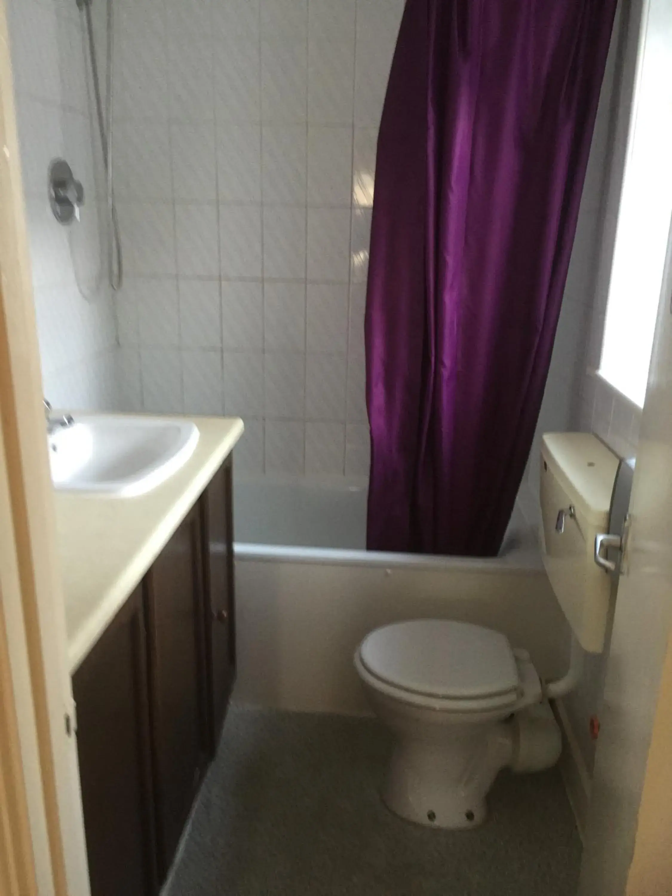 Bathroom in Colnbrook Lodge Guest House