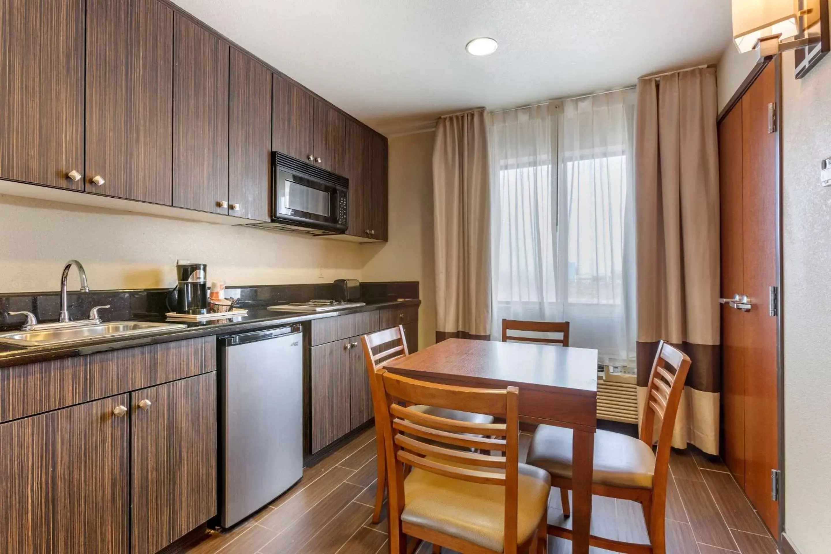 Photo of the whole room, Kitchen/Kitchenette in Comfort Suites Hobbs