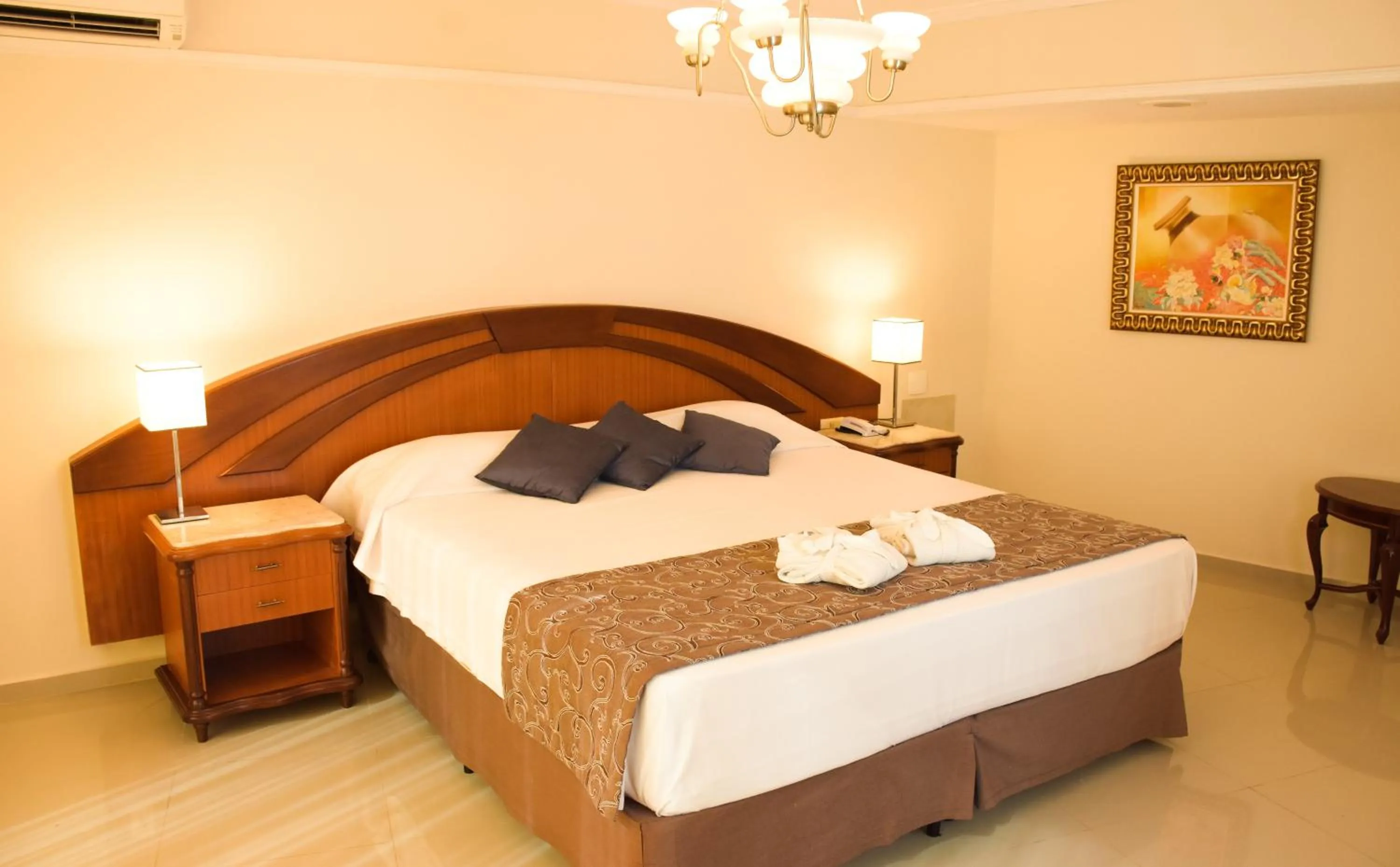 Bedroom, Bed in Hotel Golden Park Internacional Foz & Convenções By Nacional Inn