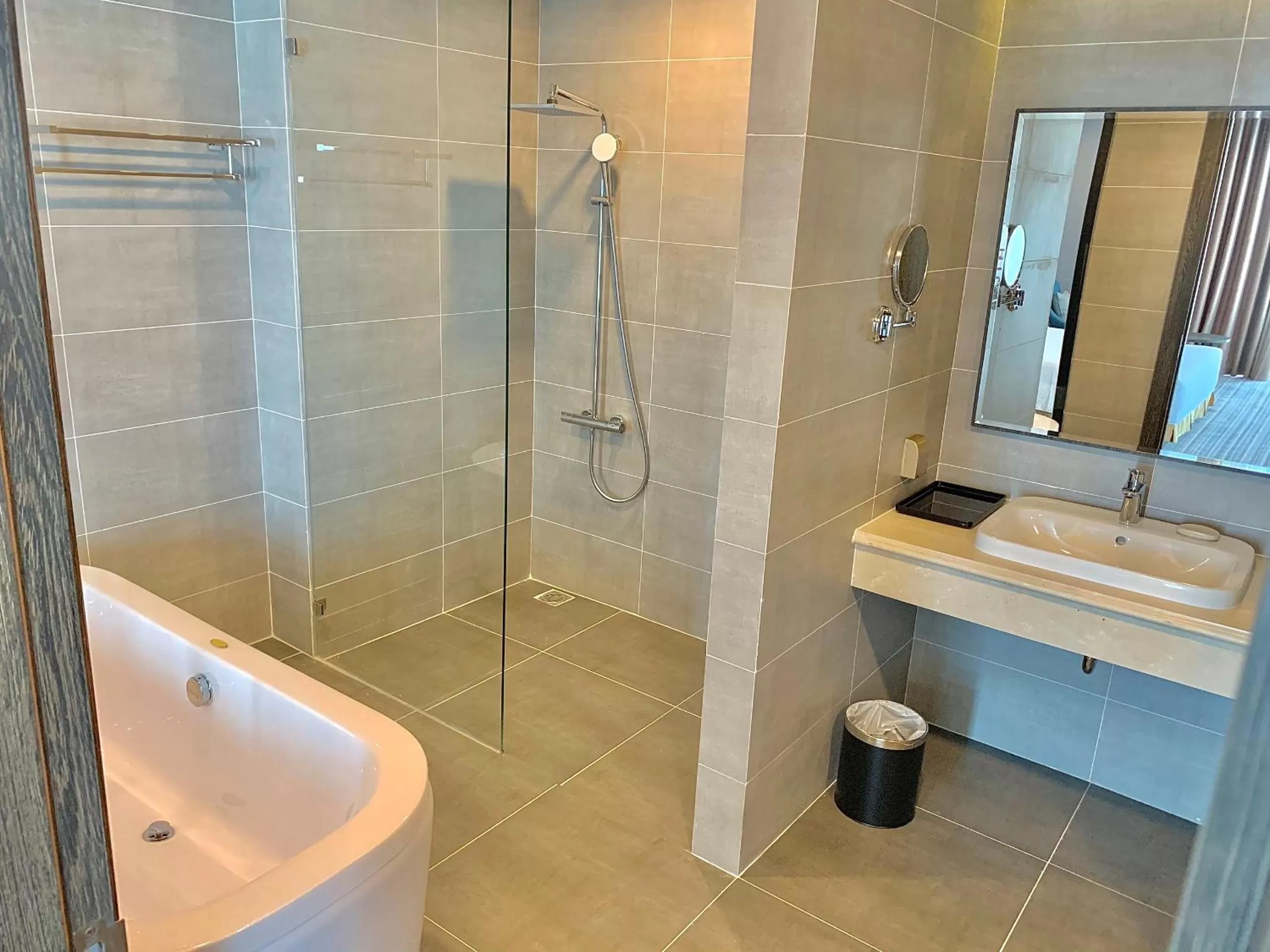 Bathroom in Muong Thanh Luxury Saigon Hotel
