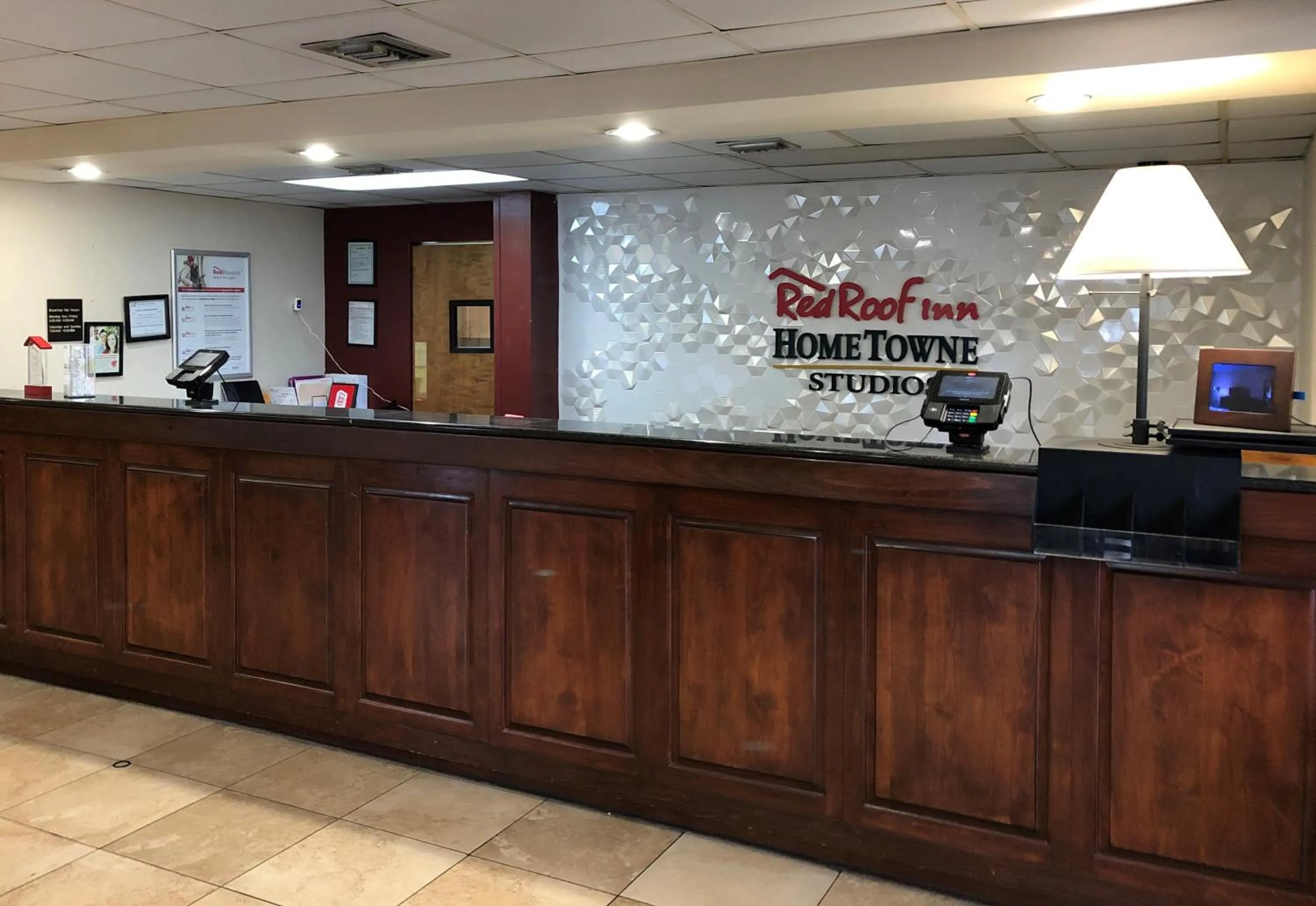 Lobby or reception in HomeTowne Studios by Red Roof Augusta