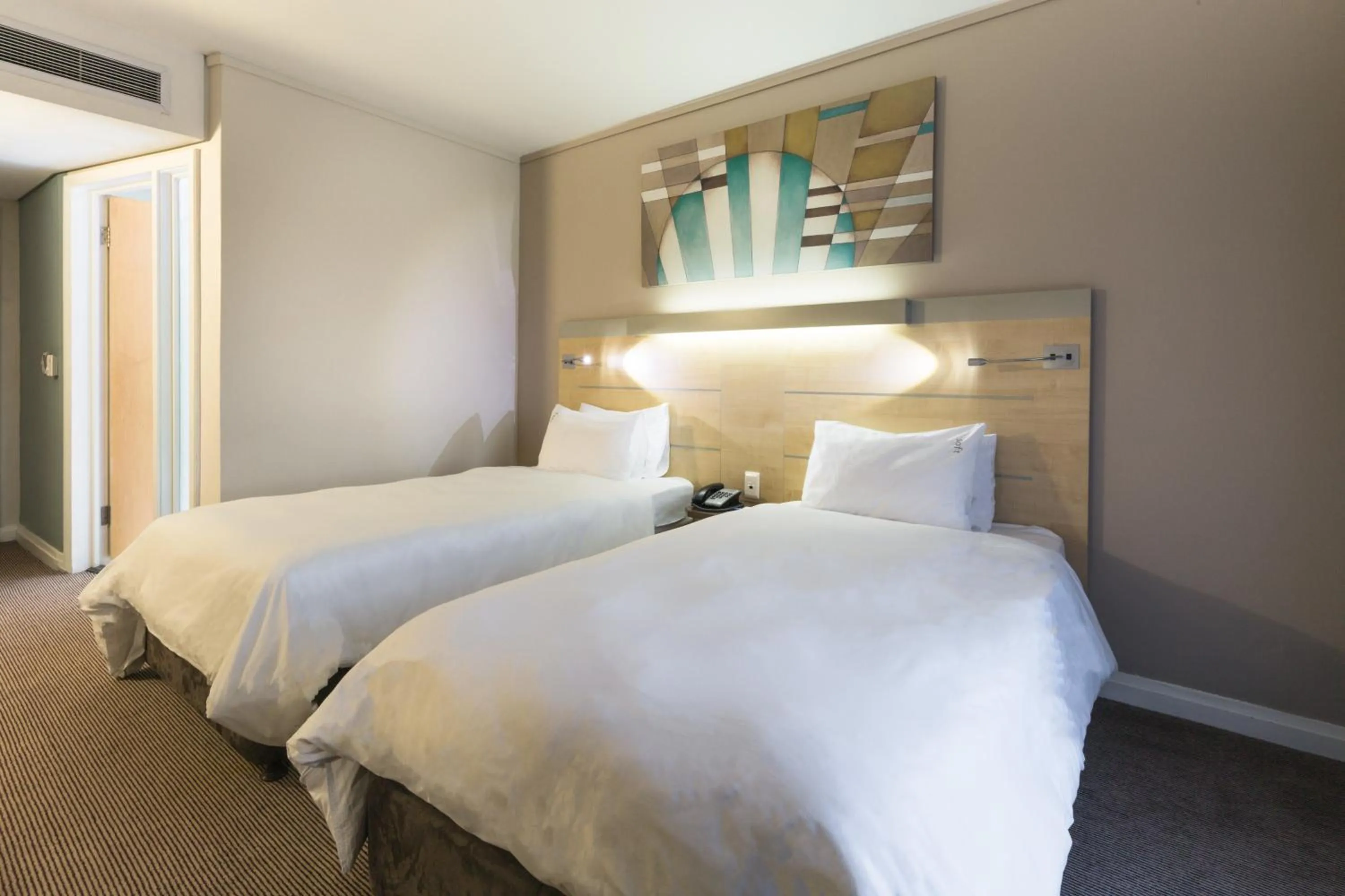 Photo of the whole room, Bed in Holiday Inn Express Sandton-Woodmead by IHG