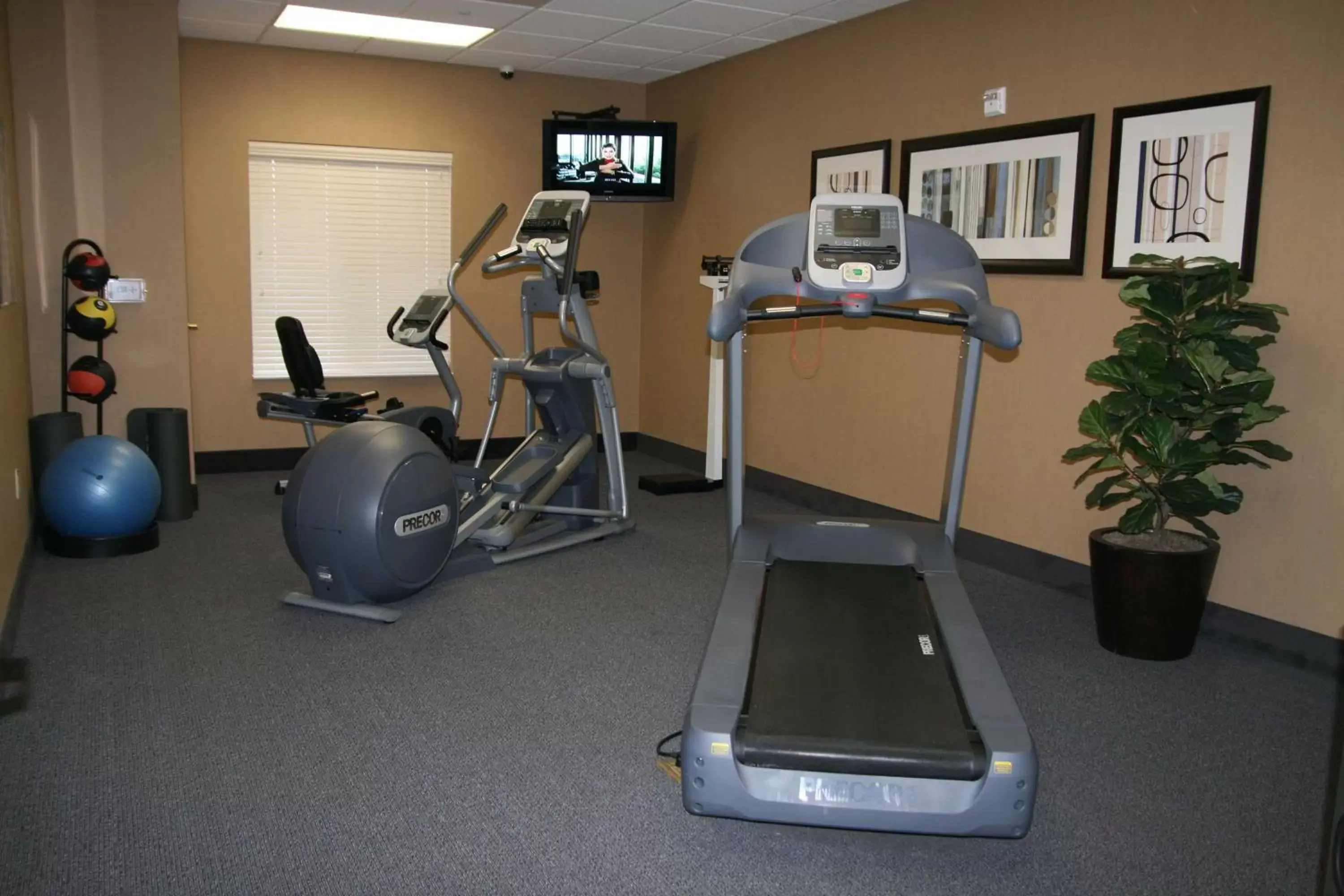 Fitness centre/facilities, Fitness Center/Facilities in Hampton Inn and Suites Barstow