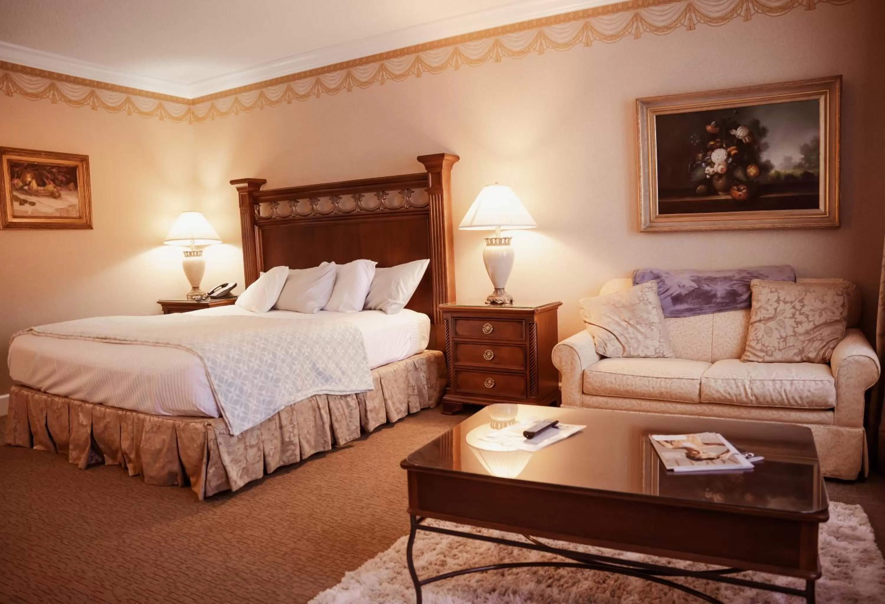 Bed in Phoenix Inn Resort