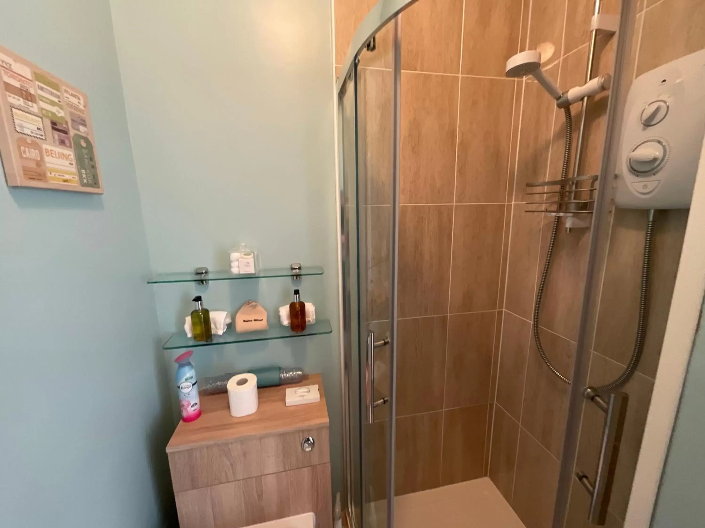 Shower, Bathroom in Merritt Guest House B&B