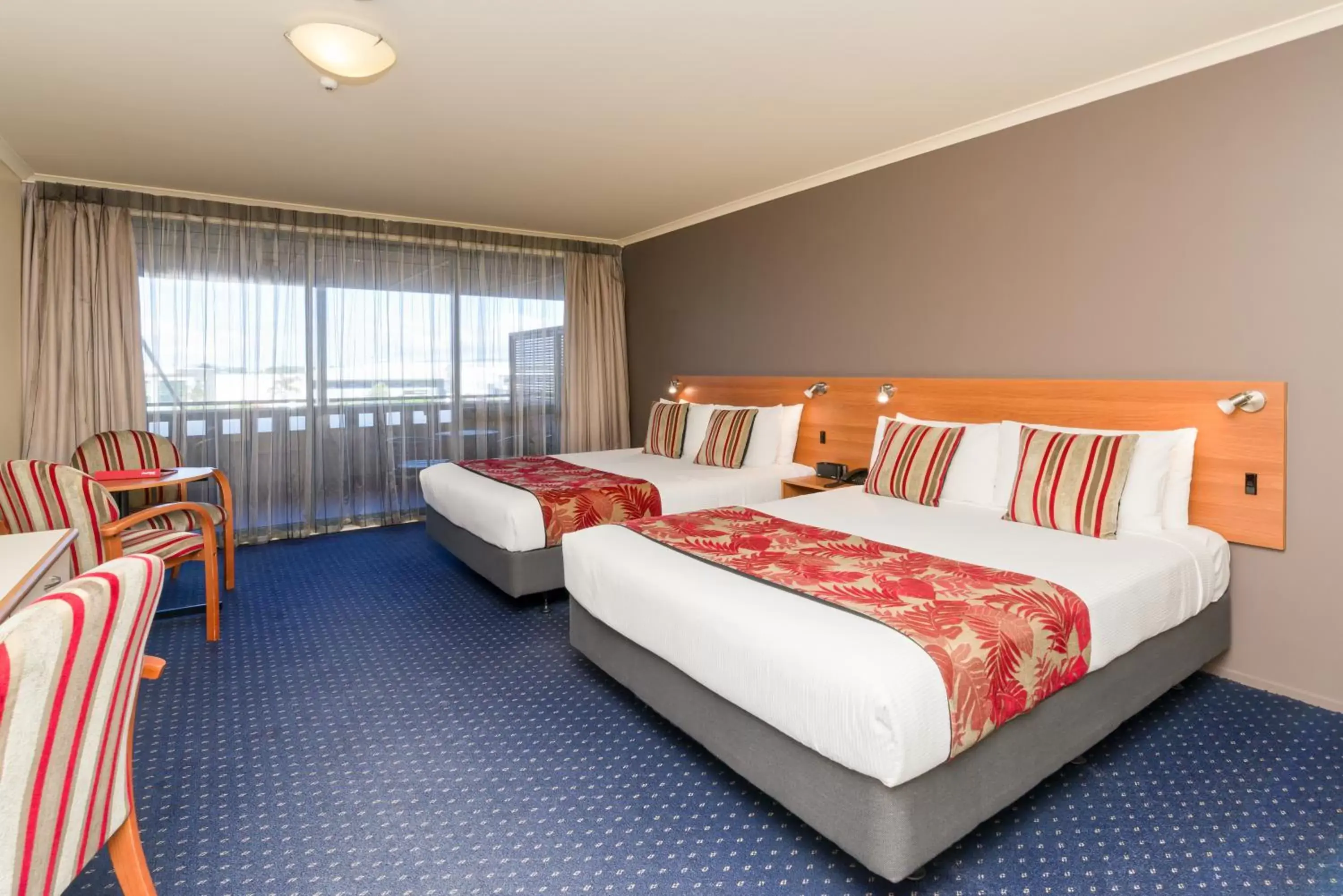 Bedroom, Bed in Heartland Hotel Auckland Airport