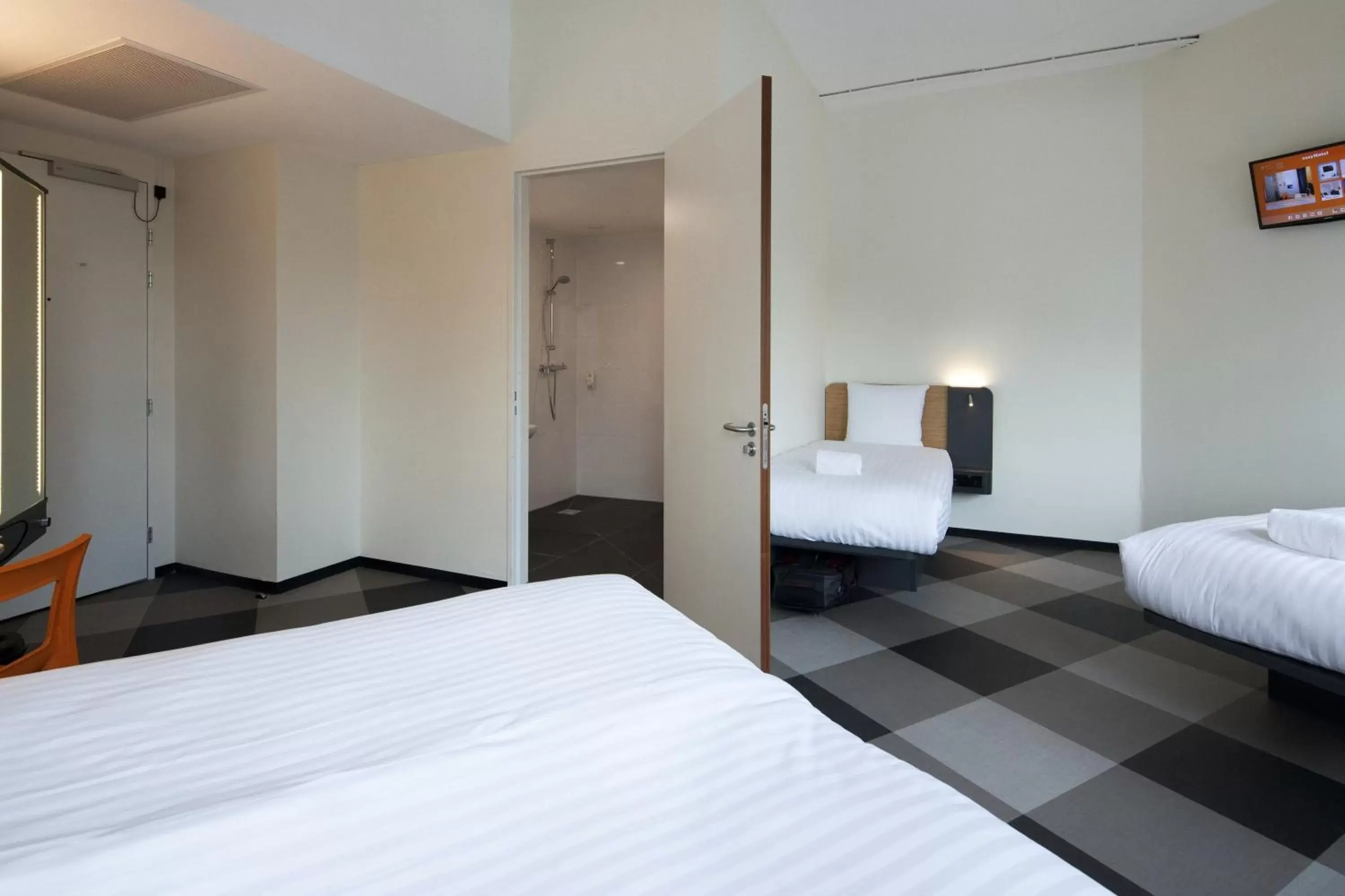 Quadruple Room - Disability Access in easyHotel Amsterdam Arena Boulevard