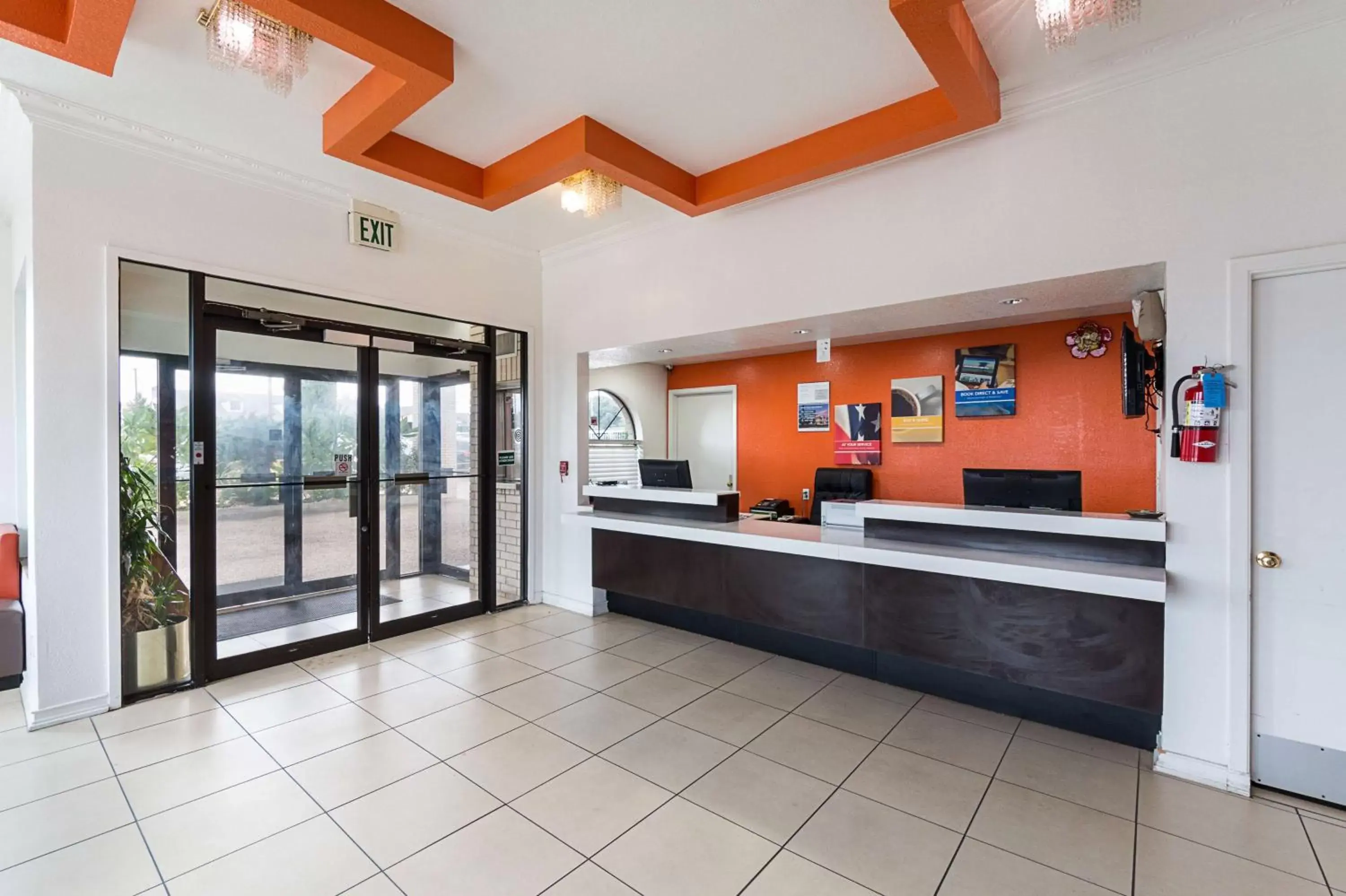 Communal lounge/ TV room, Lobby/Reception in Motel 6-San Antonio, TX - Fiesta Trails